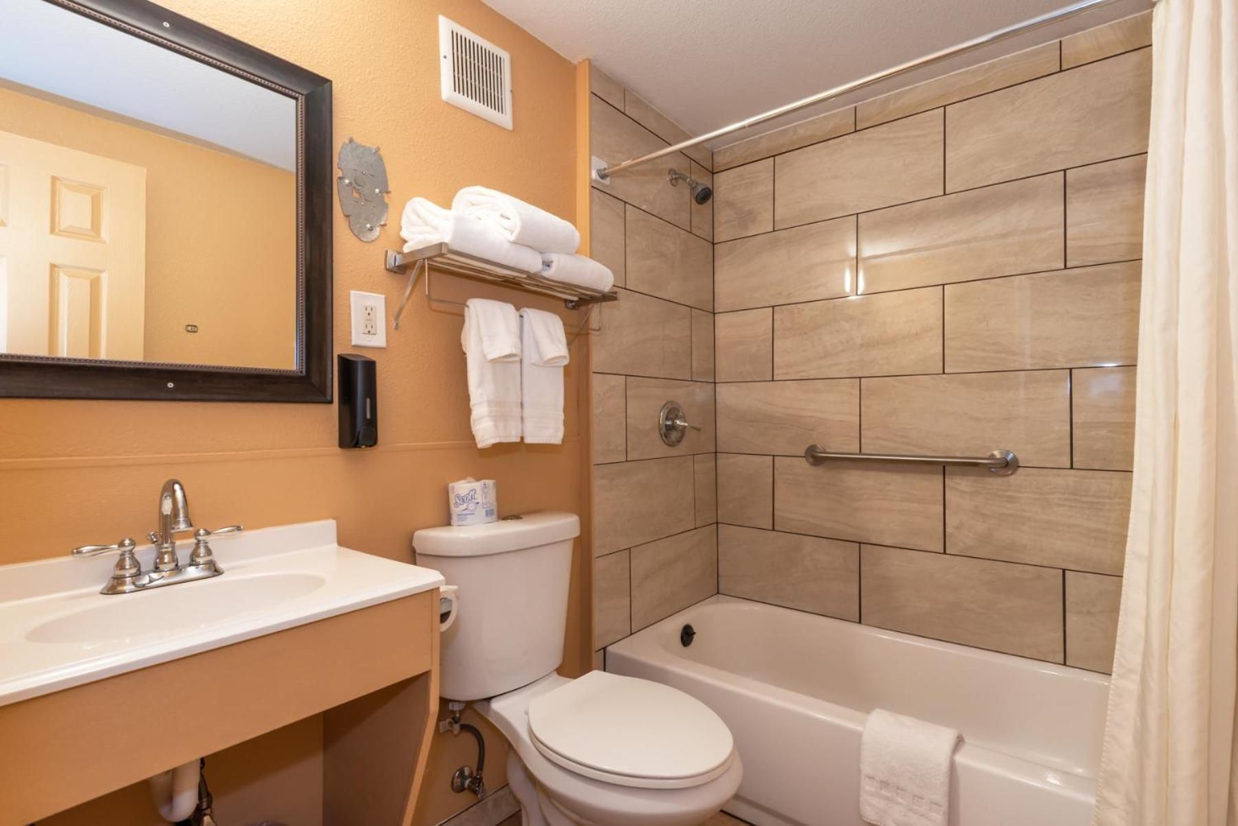 Town Motel Two-Bedroom Apartment 5