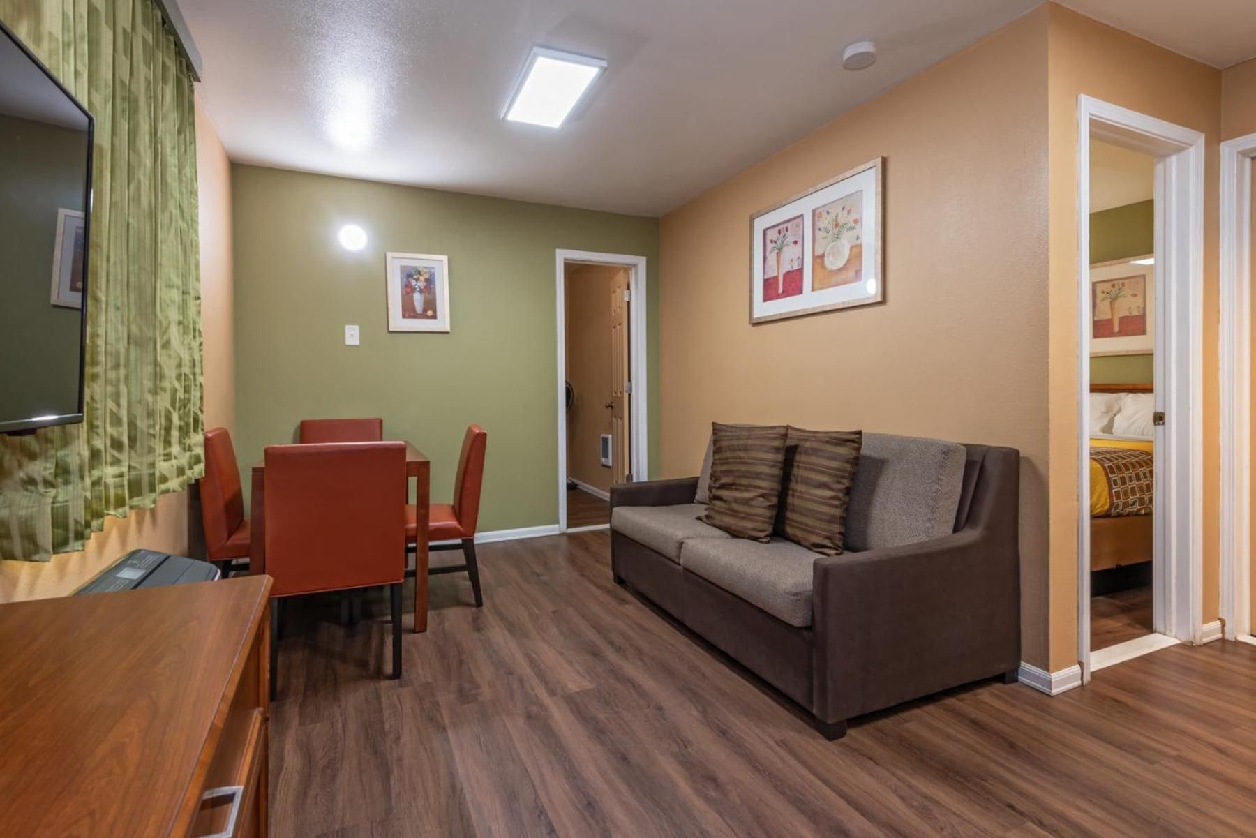 Town Motel Two-Bedroom Apartment 8