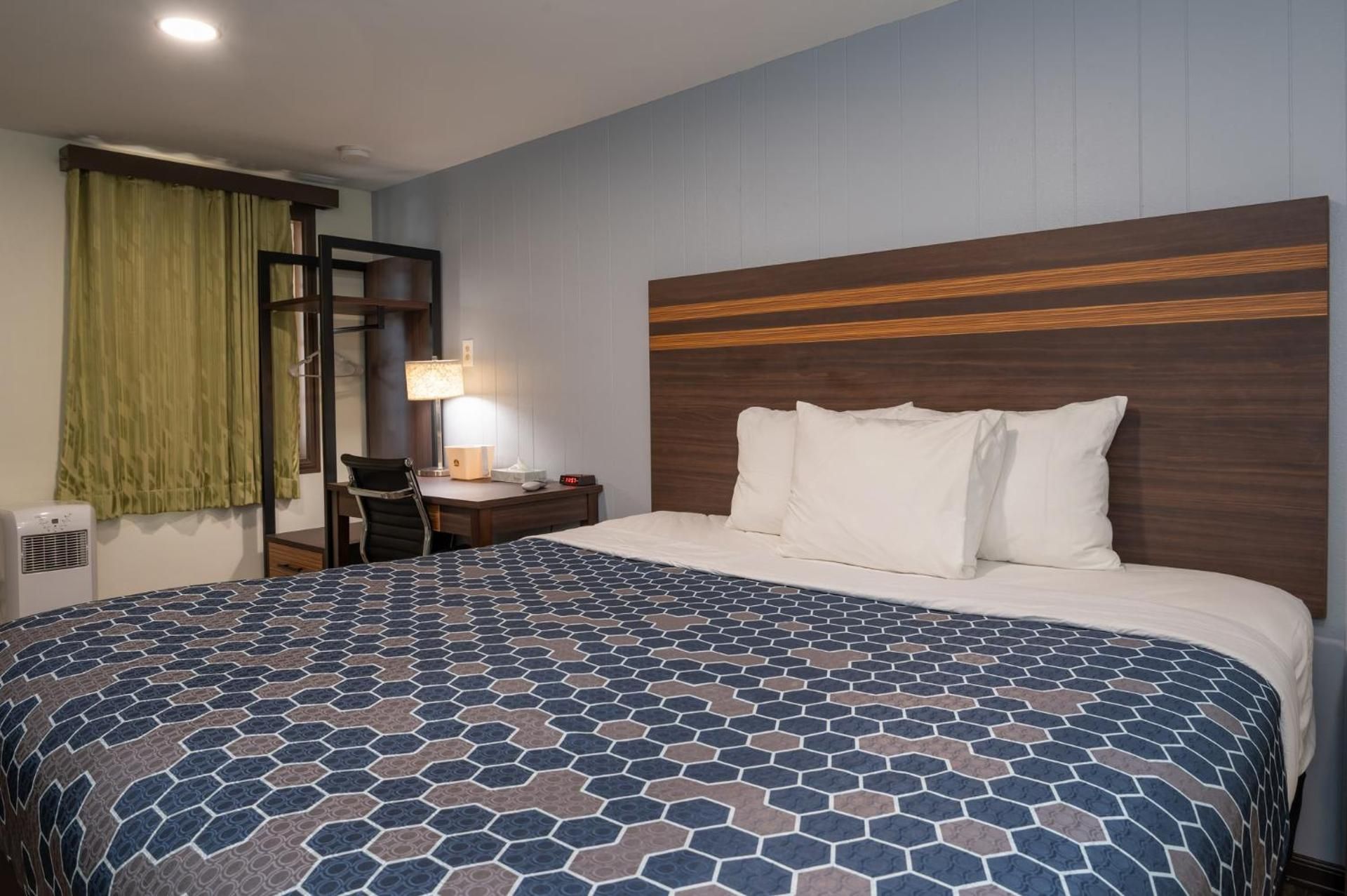 Town Motel Standard King Room 2