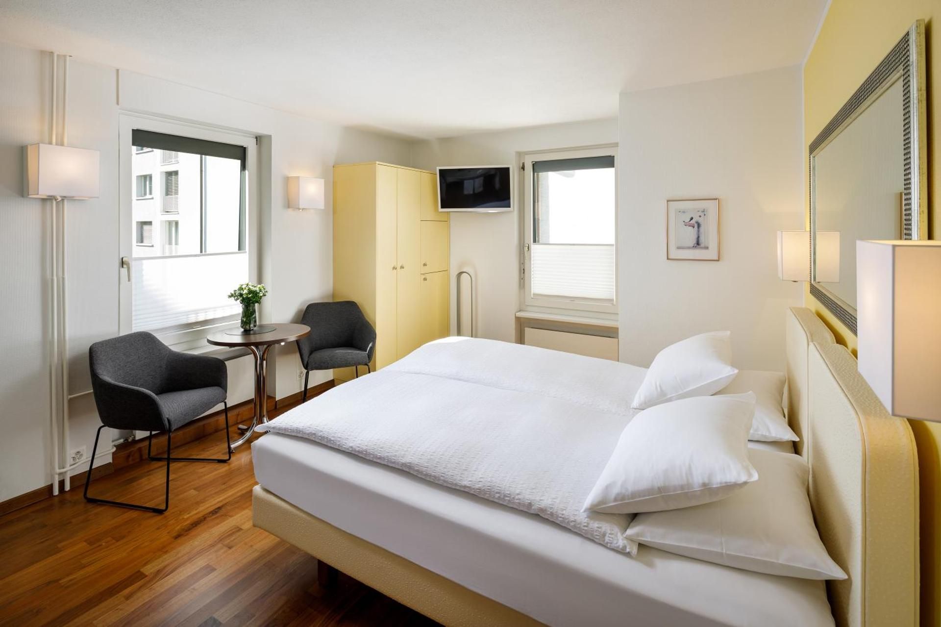 APARTHOTEL Familie Hugenschmidt Classic Double Room with Shower and Toilet 2