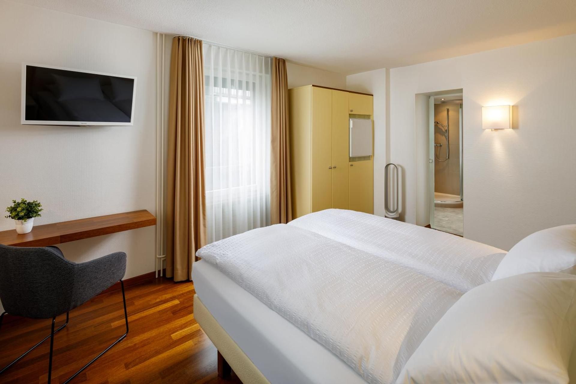 APARTHOTEL Familie Hugenschmidt Superior Plus Double Room With Bathroom 2