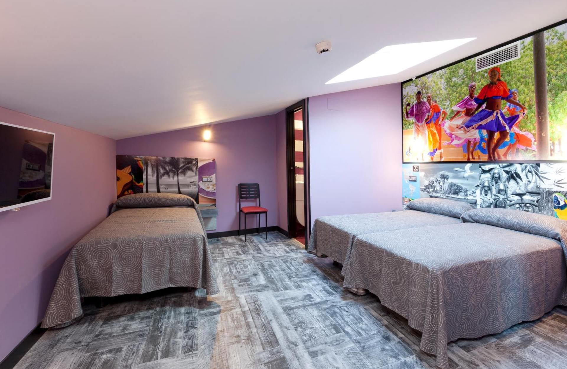 JC Rooms Chueca Deluxe Triple Room 2