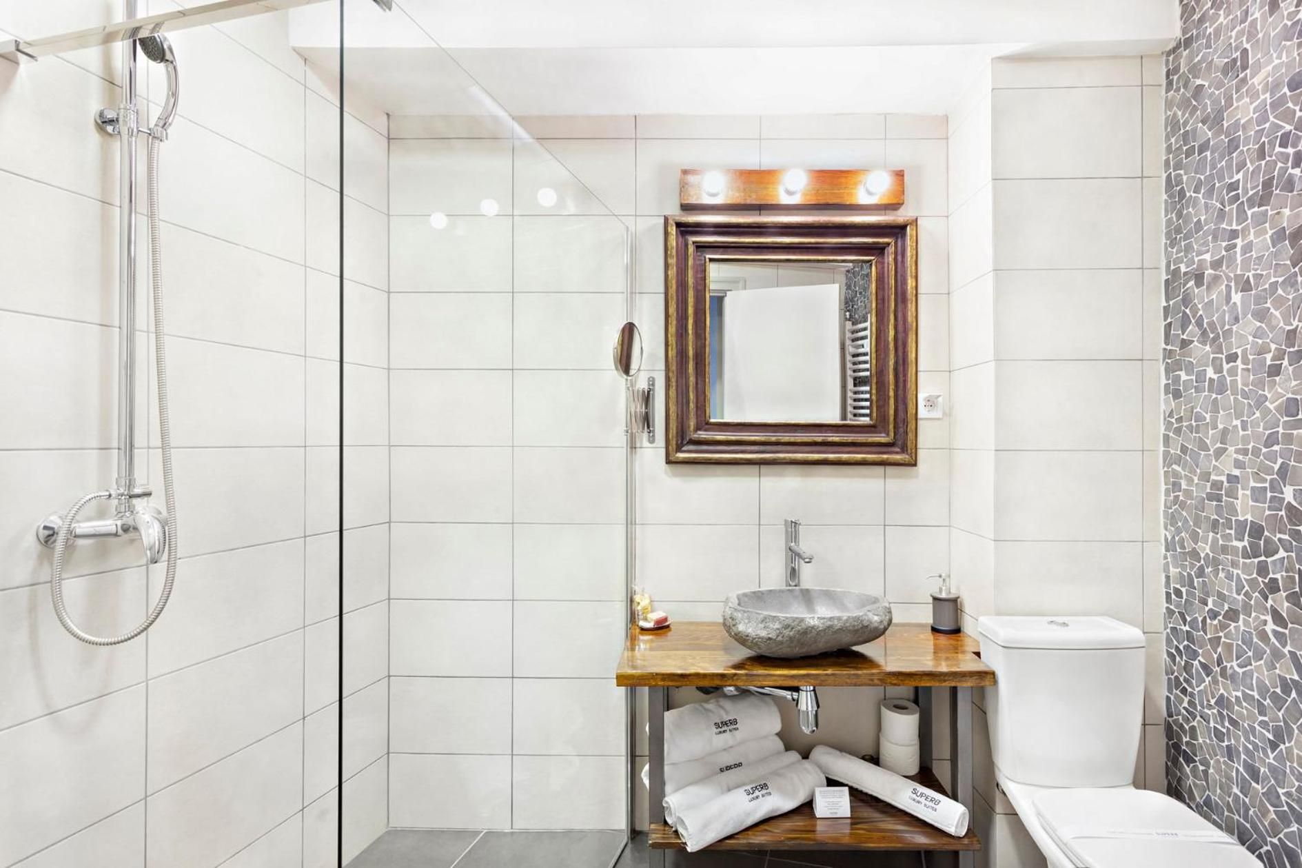 SuperB Luxury Suites Double Room 3