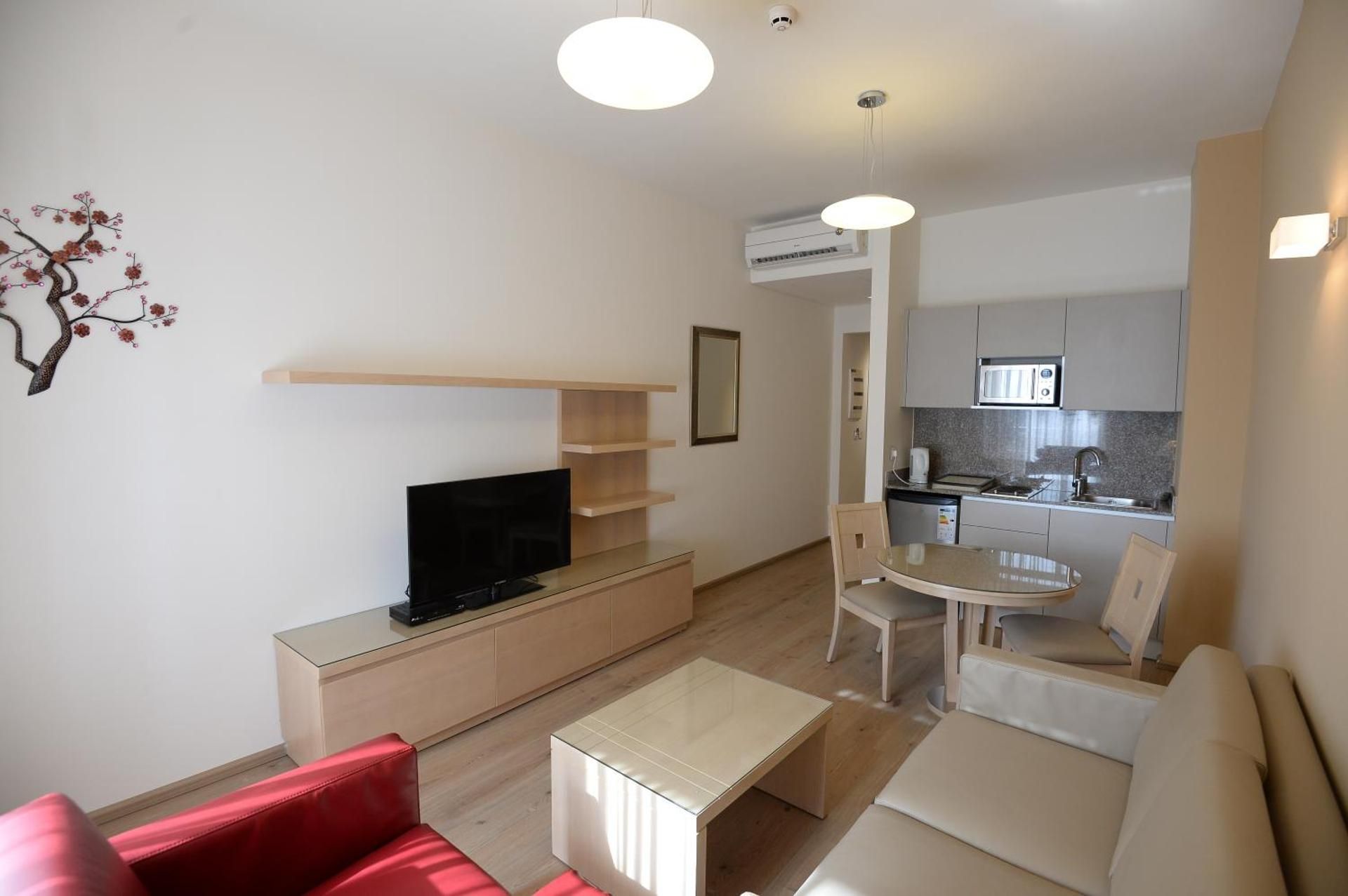 Nest 1 Hotel One-Bedroom Suite 3