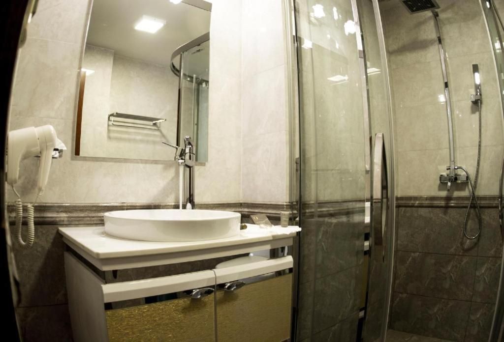 Qantu Hotel Economy Double Room 6