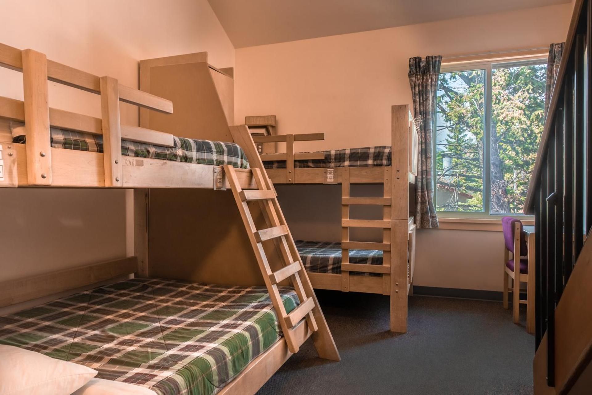 HI Banff Alpine Centre - Hostel Bed in 6-Bed Mixed Dormitory Room with Private Bathroom 2