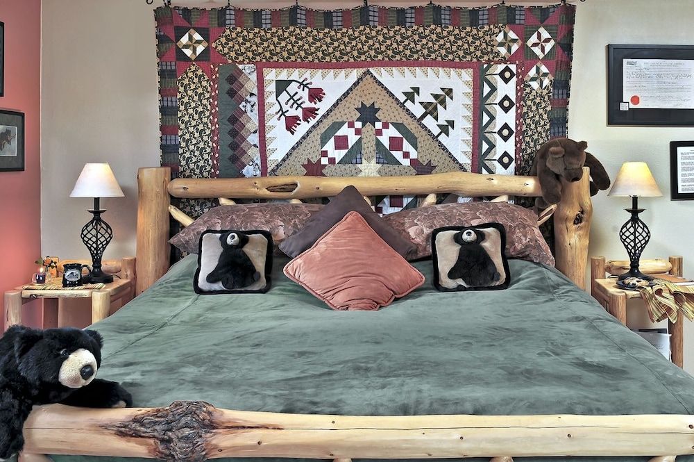 Blue Mountain Bed & Breakfast Deluxe Room, 1 King Bed, Mountain View 2