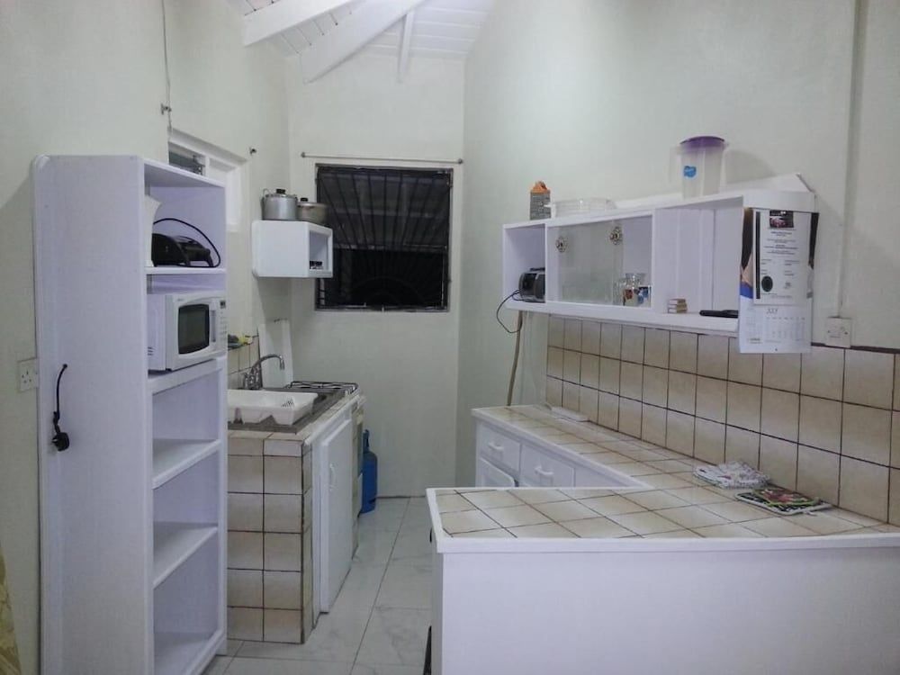 Hilltop View Guesthouse Basic Double Room, 1 Queen Bed 2