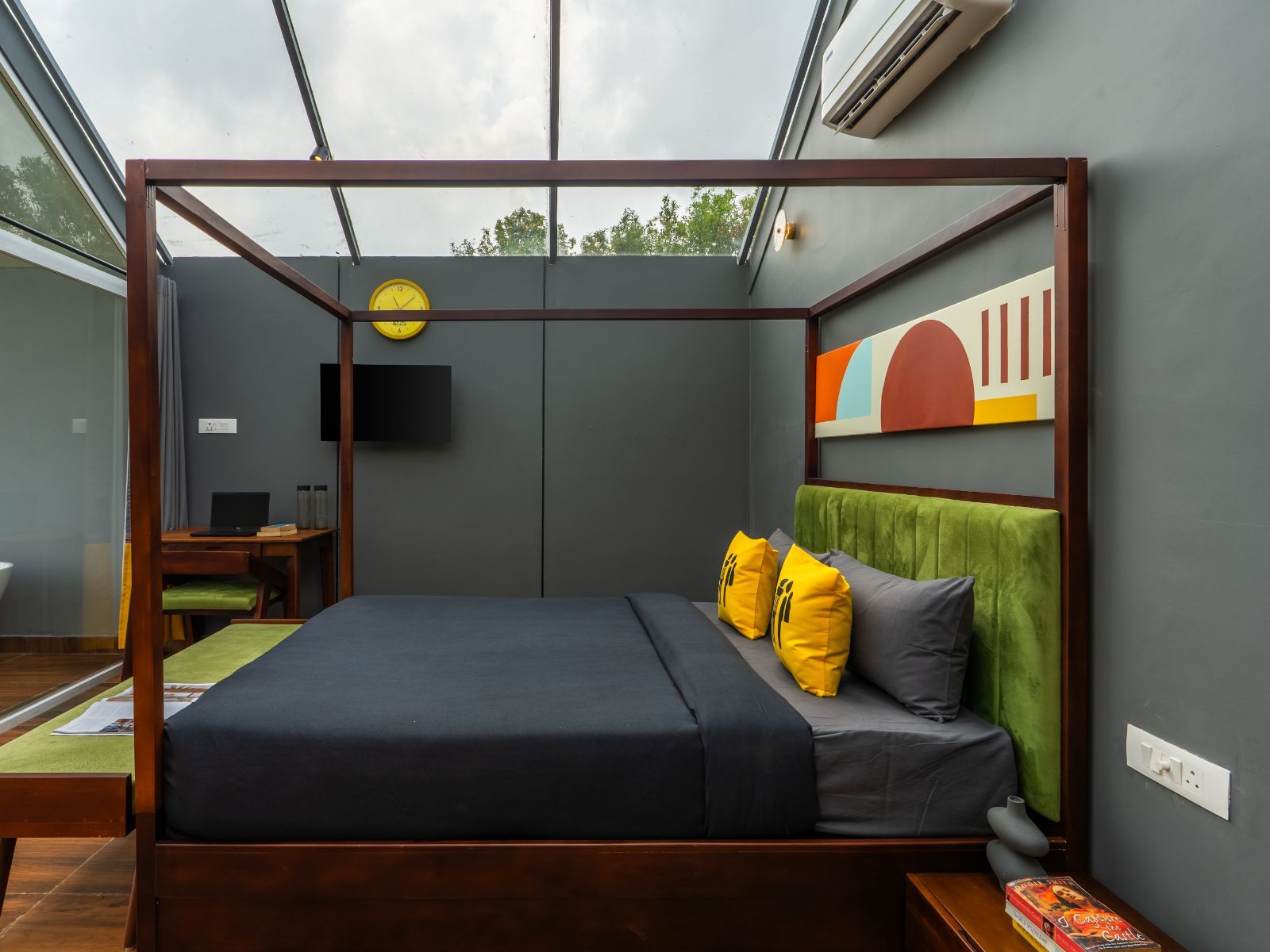 Premium Stargazing Cottage with Glass Roof, Balcony and Bathtub