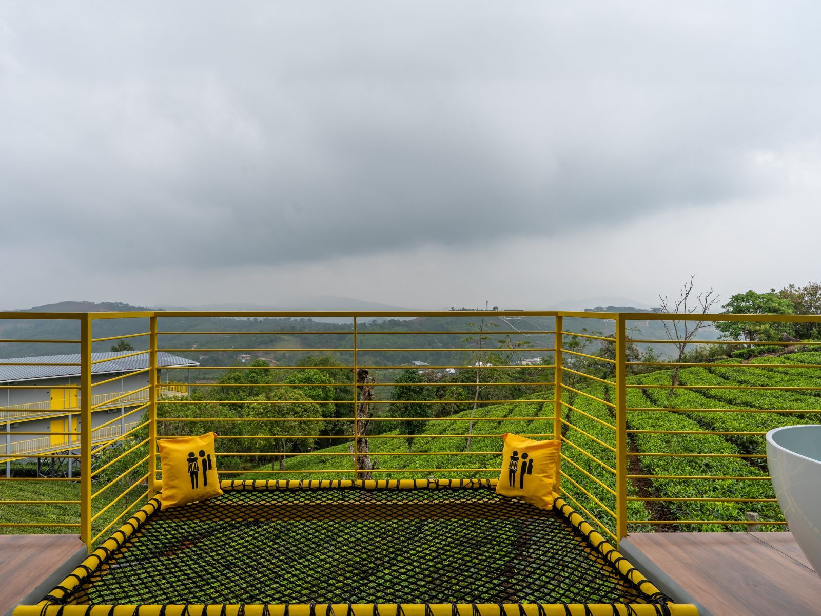 Premium Stargazing Cottage with Glass Roof, Balcony and Bathtub