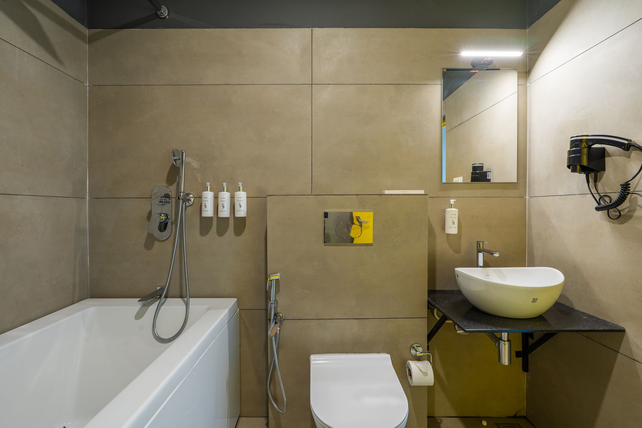 Deluxe Double Room with Balcony and Bathtub