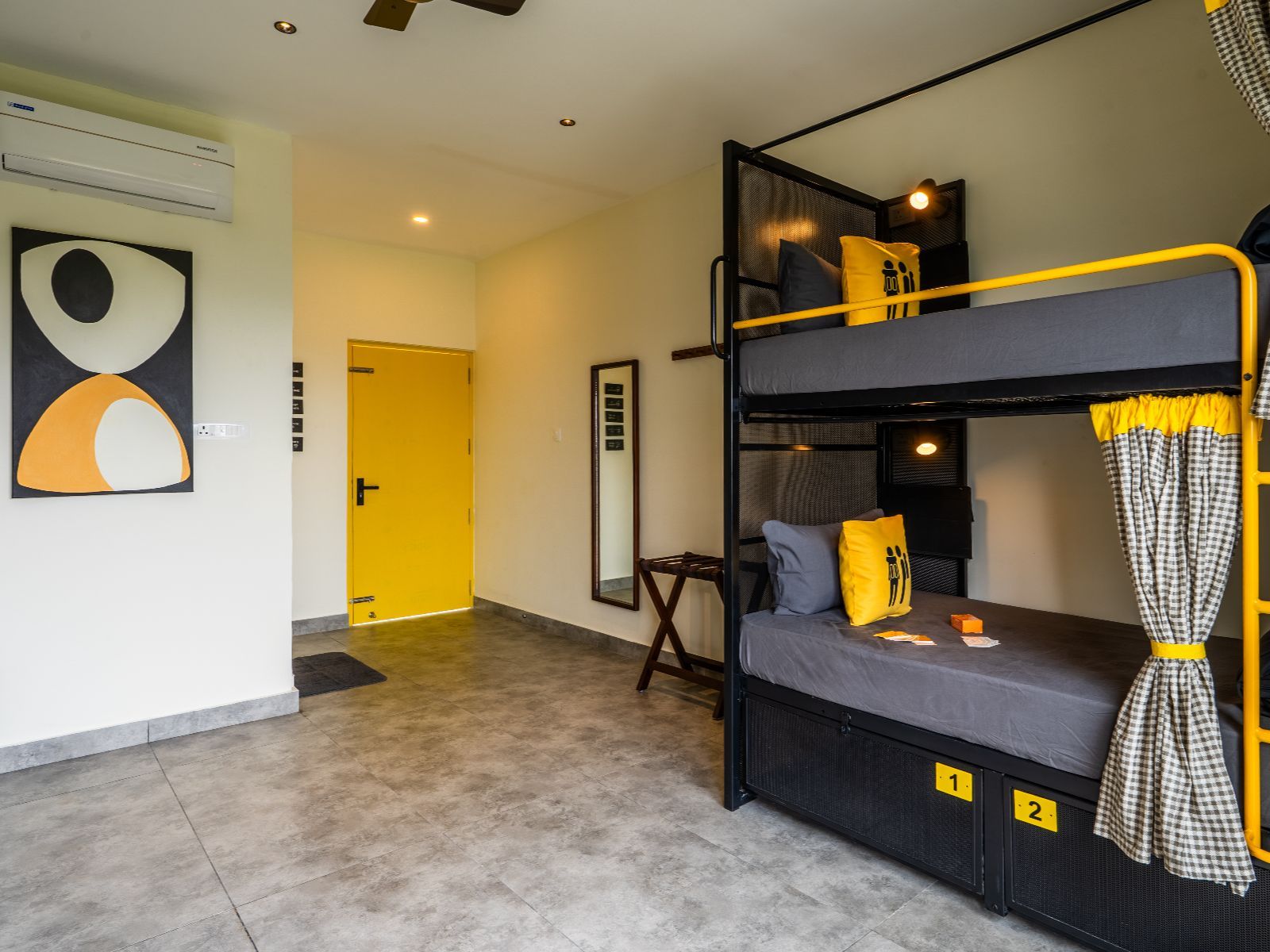 The Hosteller Bam Vagamon Bed in 6 Bed Mixed Dormitory with Balcony and Garden View 3