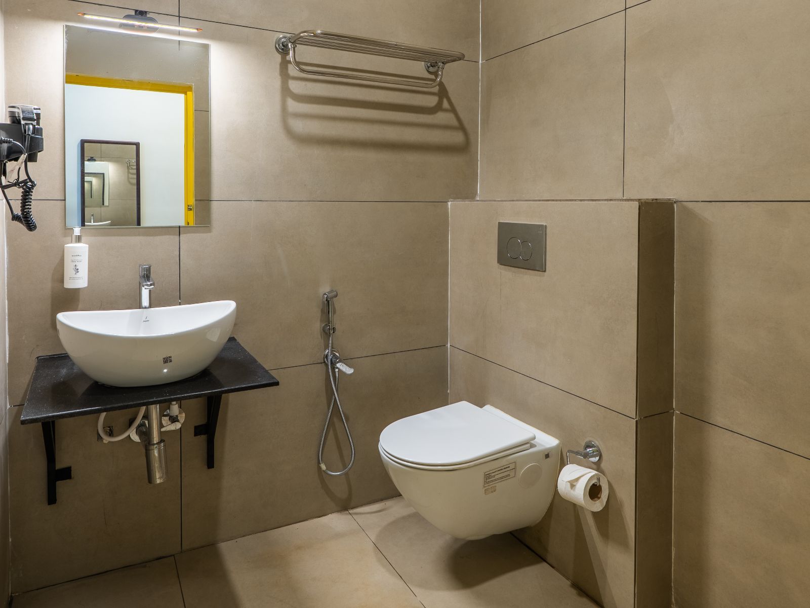 The Hosteller Bam Vagamon Bed in 4 Bed Mixed Dormitory with Garden View 8