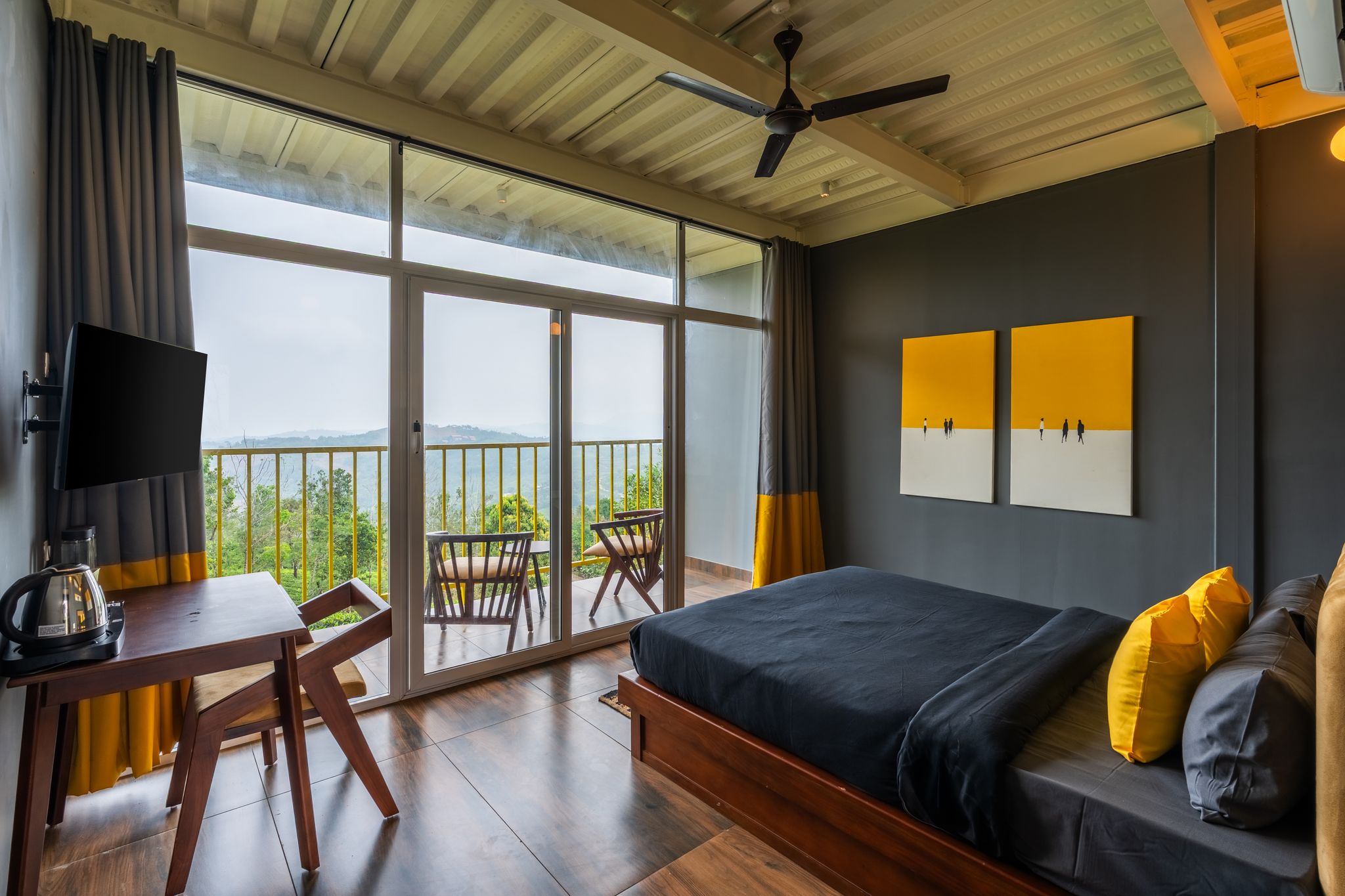 Deluxe Double Room with Balcony and Bathtub