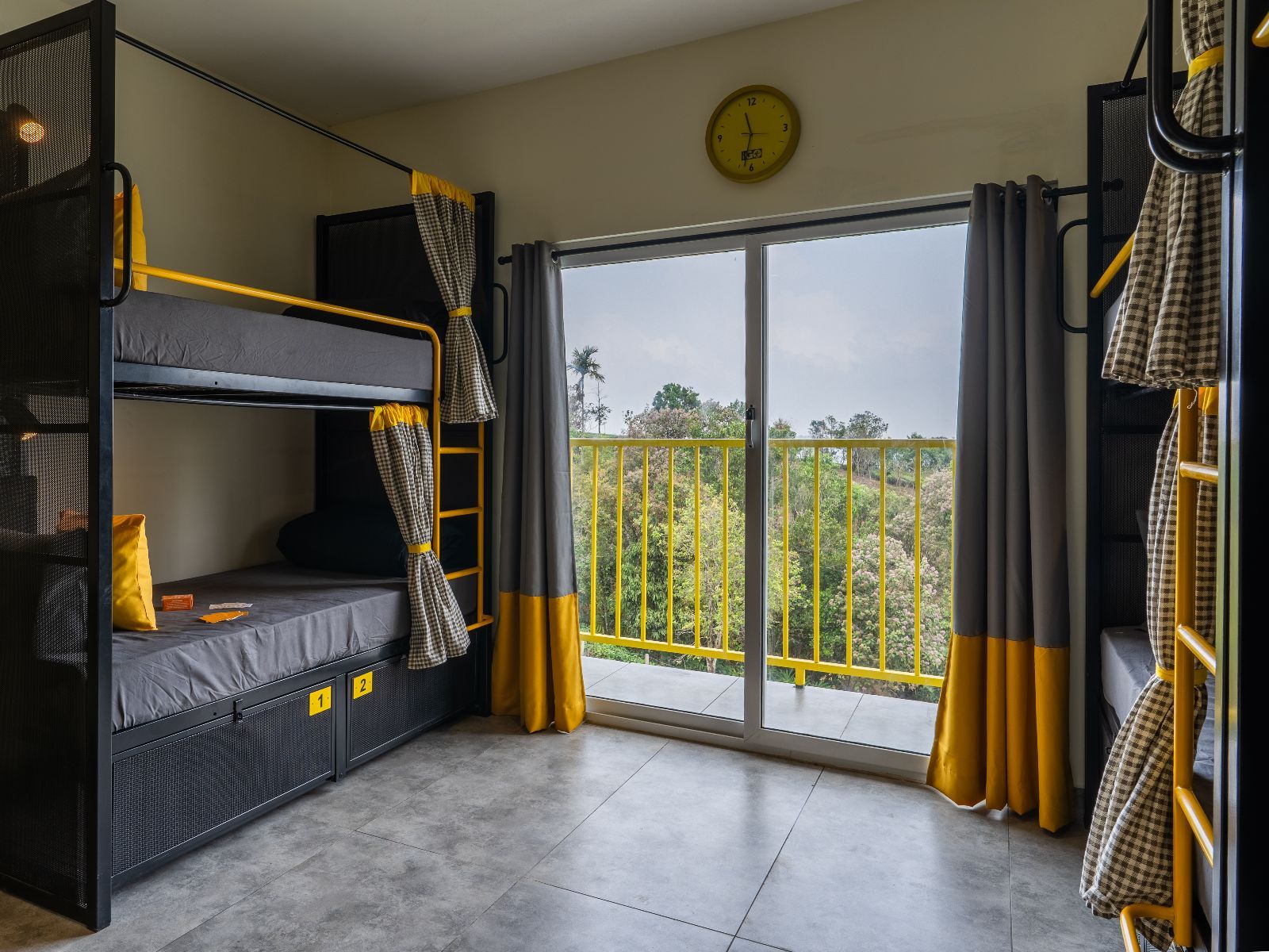 The Hosteller Bam Vagamon Bed in 6 Bed Mixed Dormitory with Balcony and Garden View 5