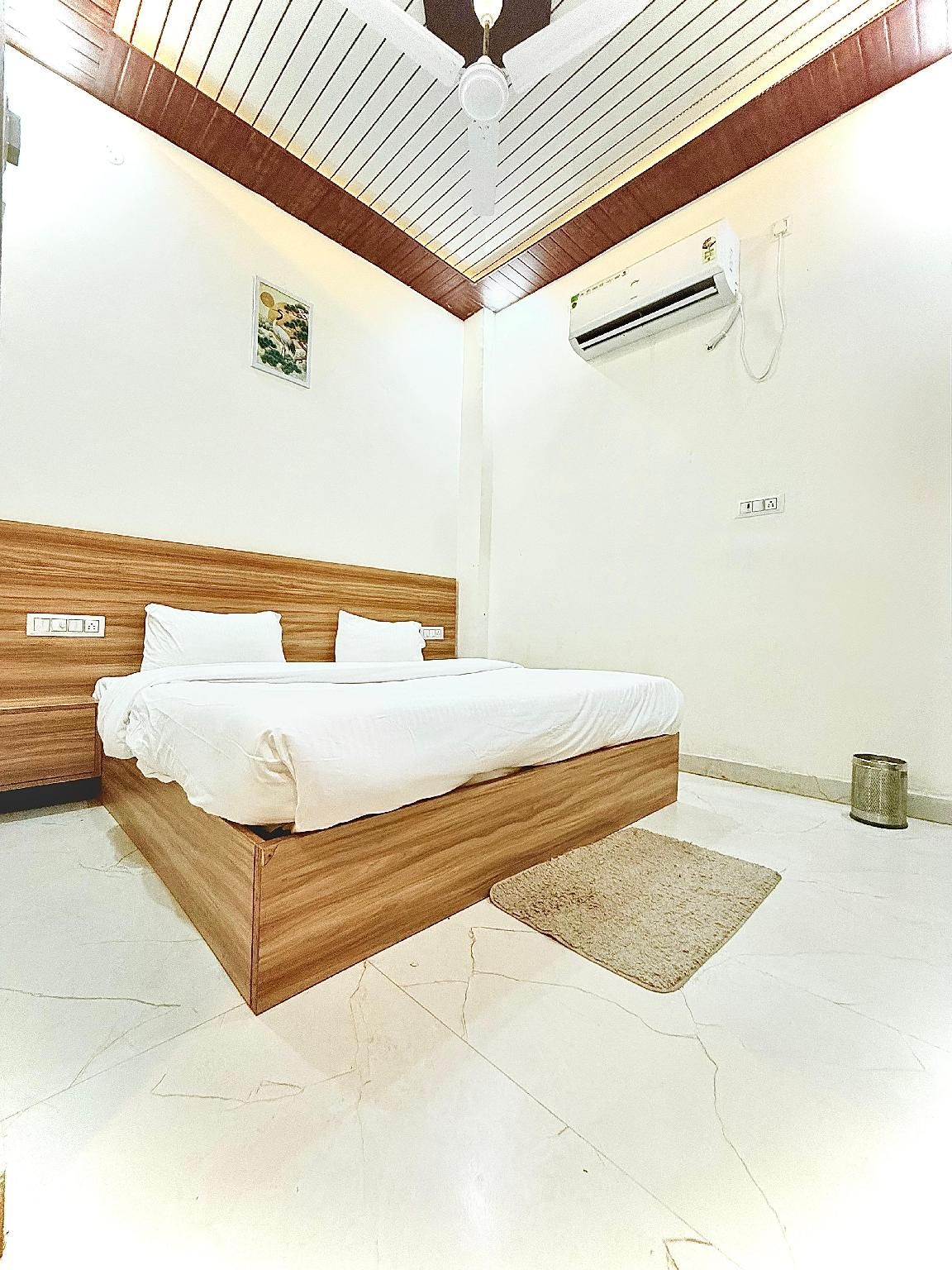 THE KASHI HOTEL Deluxe - 1 King Bed