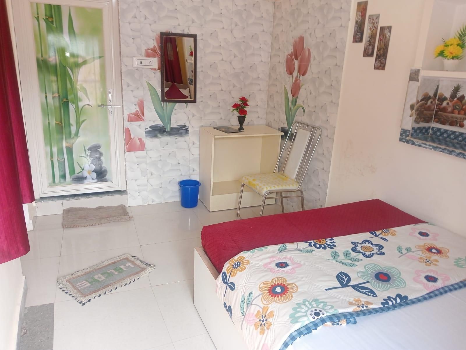 Rudra Guest House Queen Room With Balcony 3