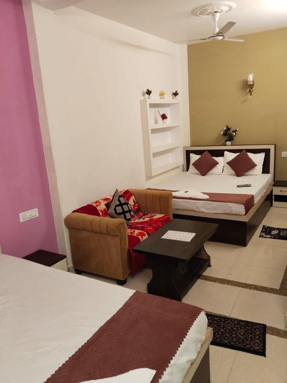 Rudra Guest House 4 Bedded Room - Non-Smoking