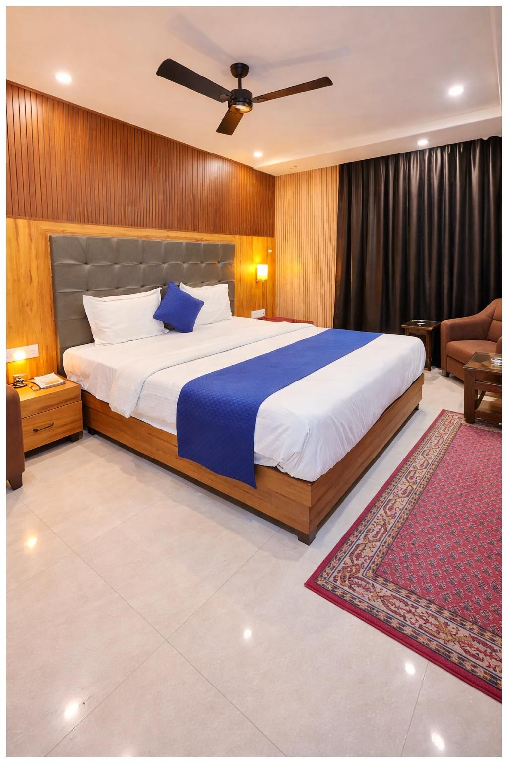 Goroomgo Siddhant Palace Varanasi Deluxe Double Bed AC Room  2