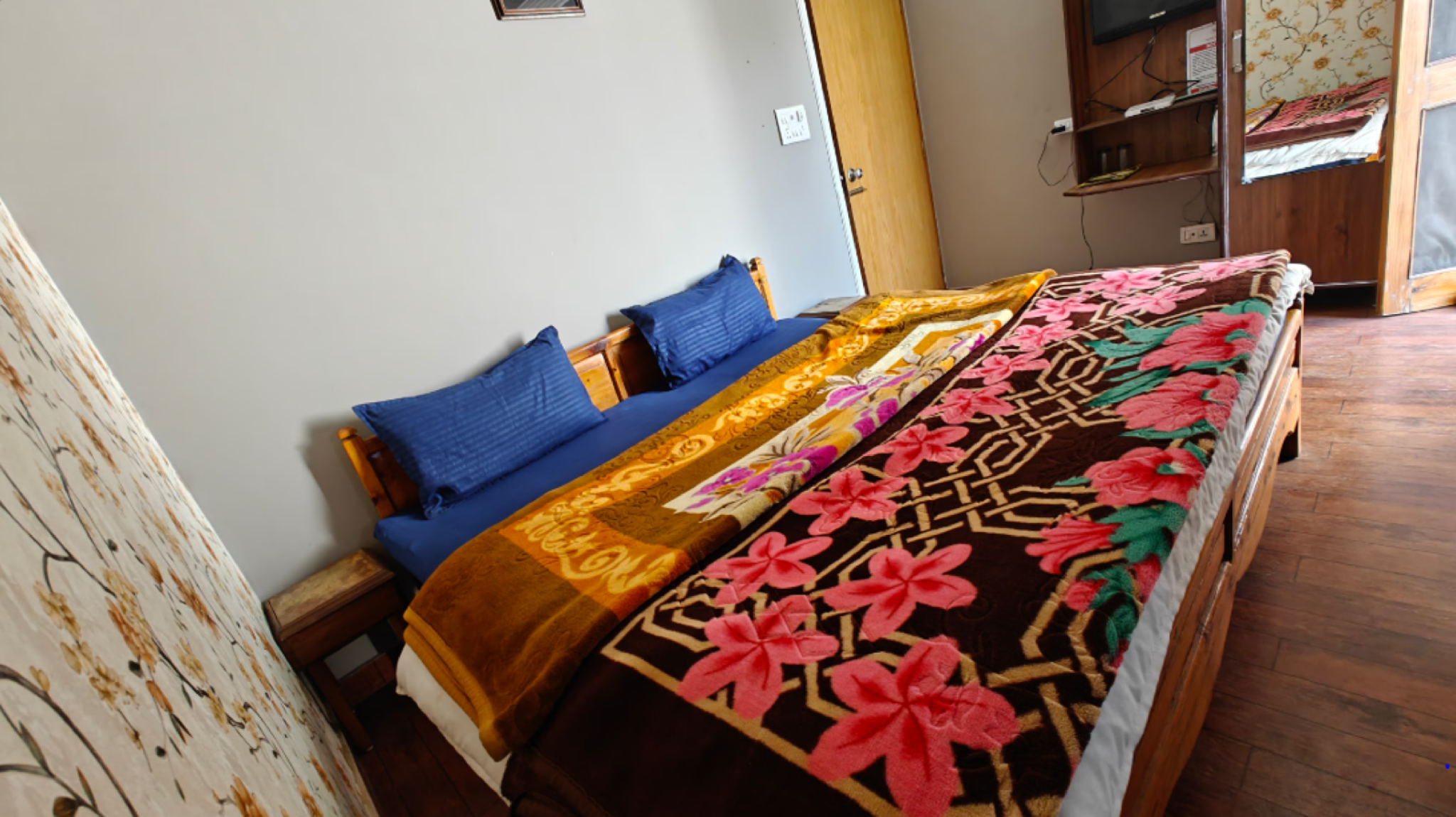 Hotel Winsum Hill Solan Deluxe View Room 2