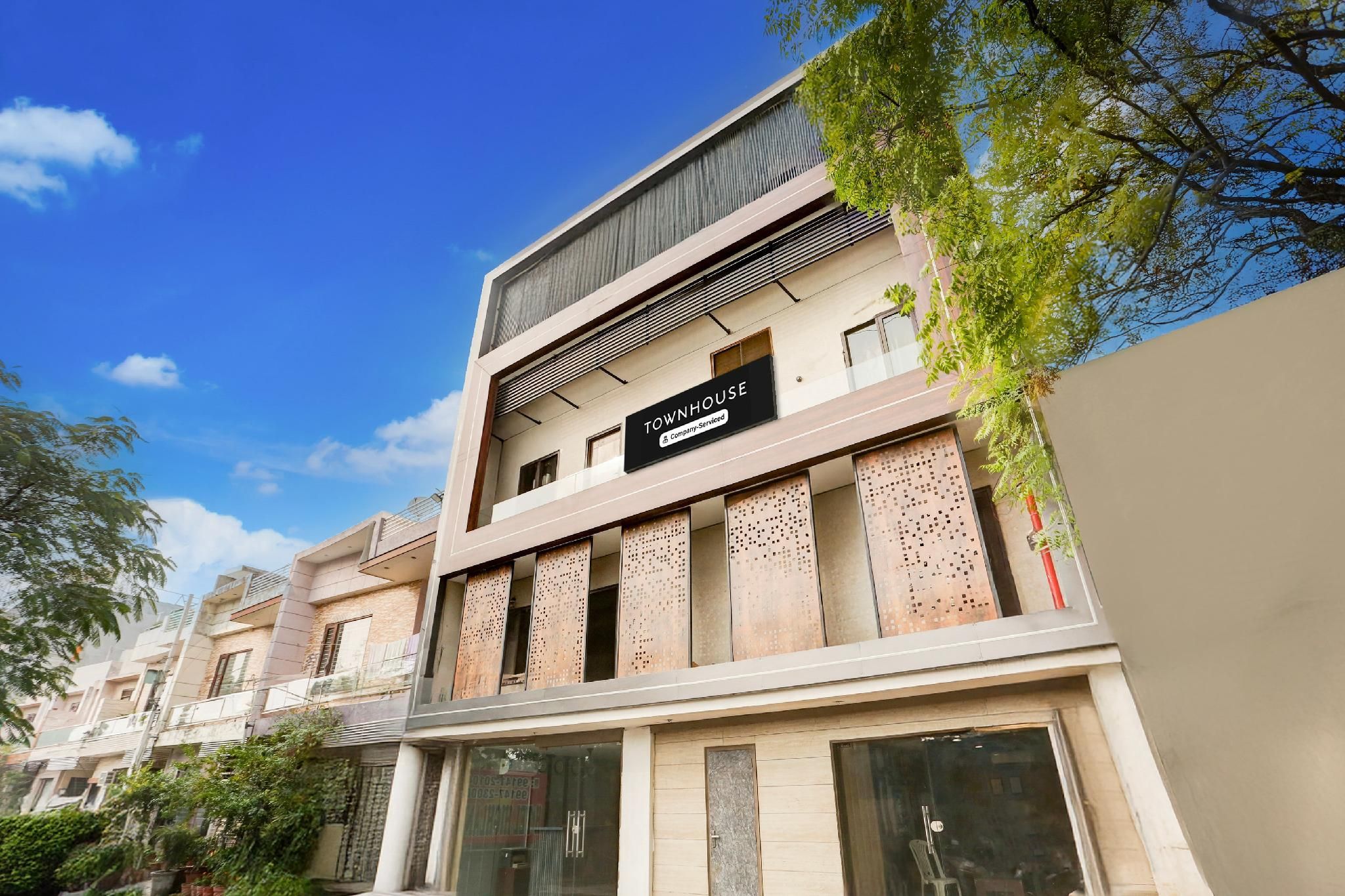 Super Townhouse Haibowal Chowk Near DMC