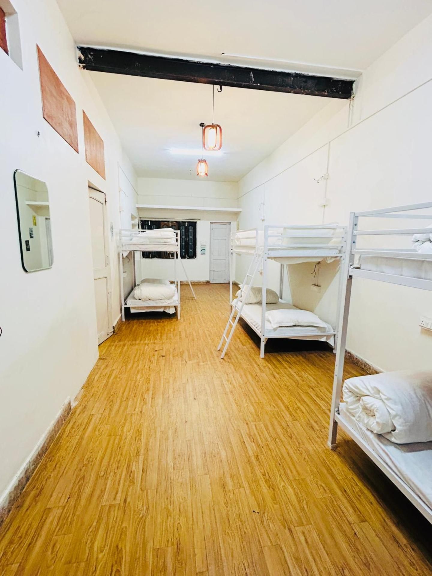 The Grey Stay- Hostel& Hotel Mixed Dormitory - 6 Bunk Beds with Private Door