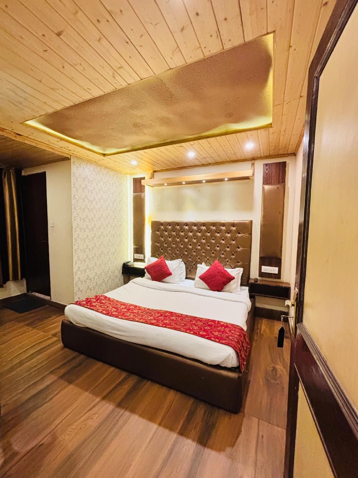 Hotel Lords Grey Deluxe Near The Mall Road Shimla Executive Room 2