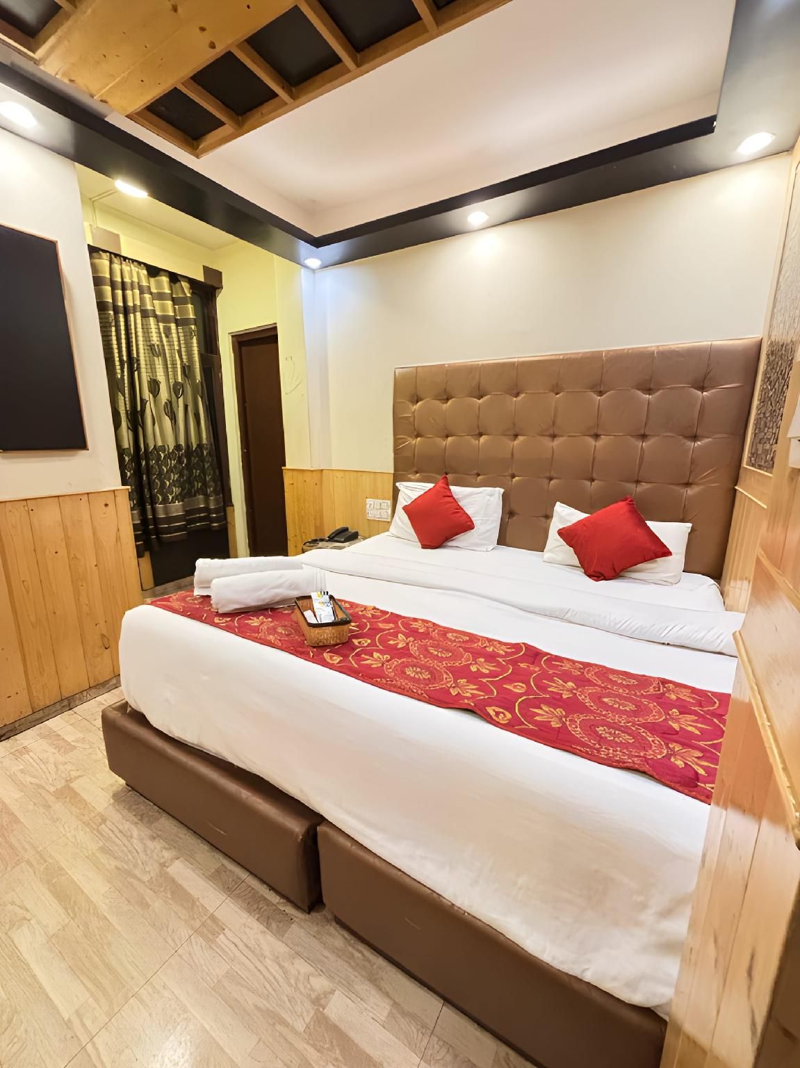 Hotel Lords Grey Deluxe Near The Mall Road Shimla Family Suite 2