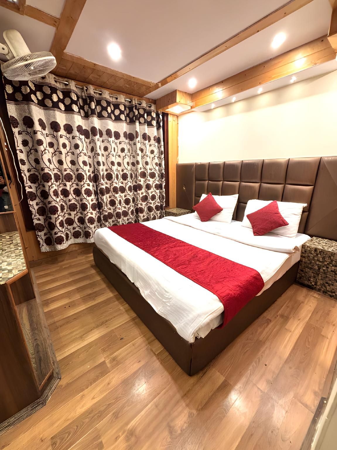 Hotel Lords Grey Deluxe Near The Mall Road Shimla Family Suite