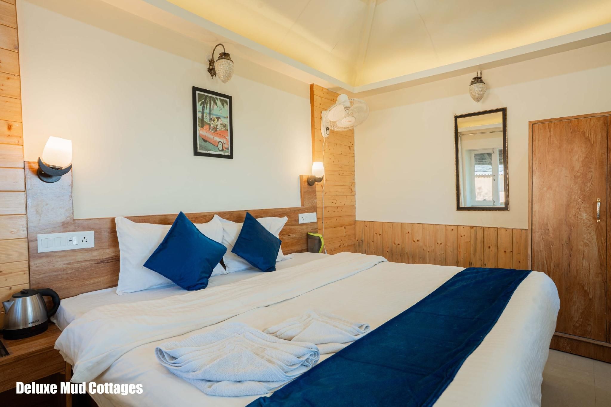 Hotel Vatika Resorts Cottages Shimla Deluxe Mini Double Room