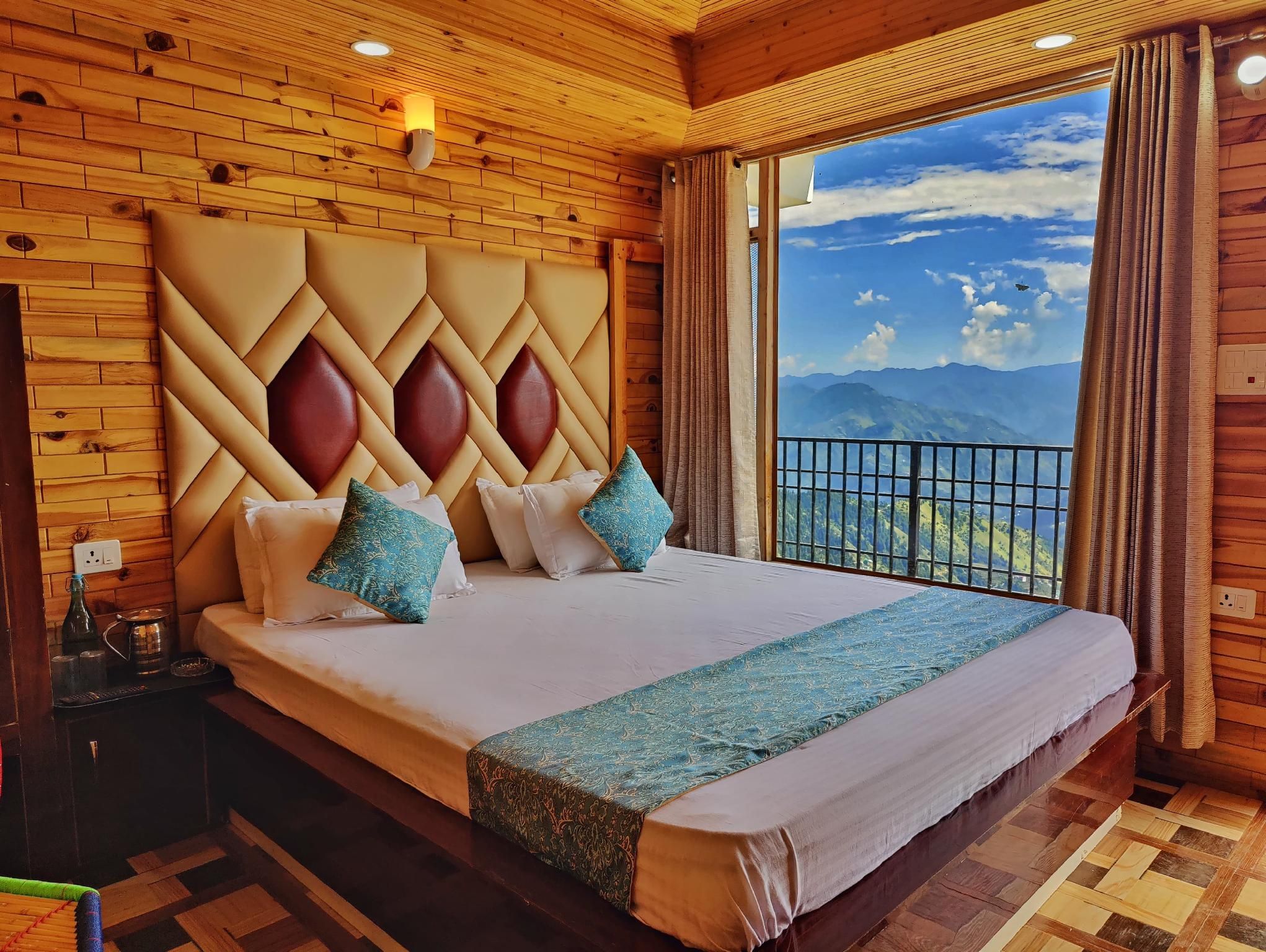 Aakarsh Homestay - Pahadi Food Hub Deluxe Room with Balcony 2