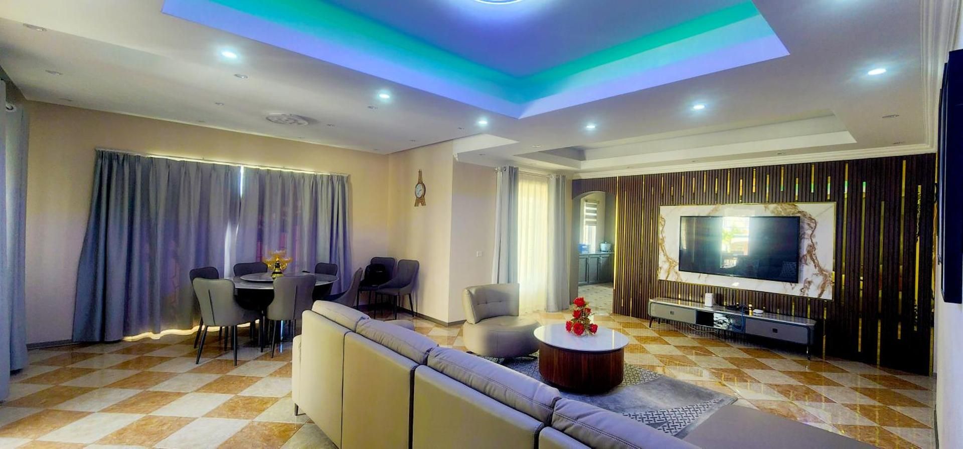 lucky villas Three-Bedroom Apartment 2