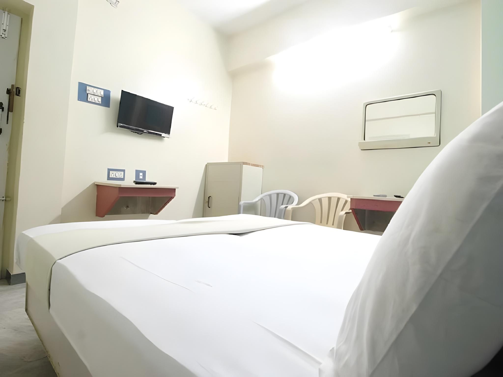 Sri Ganapathy Lodge Non - AC Standard Room 4