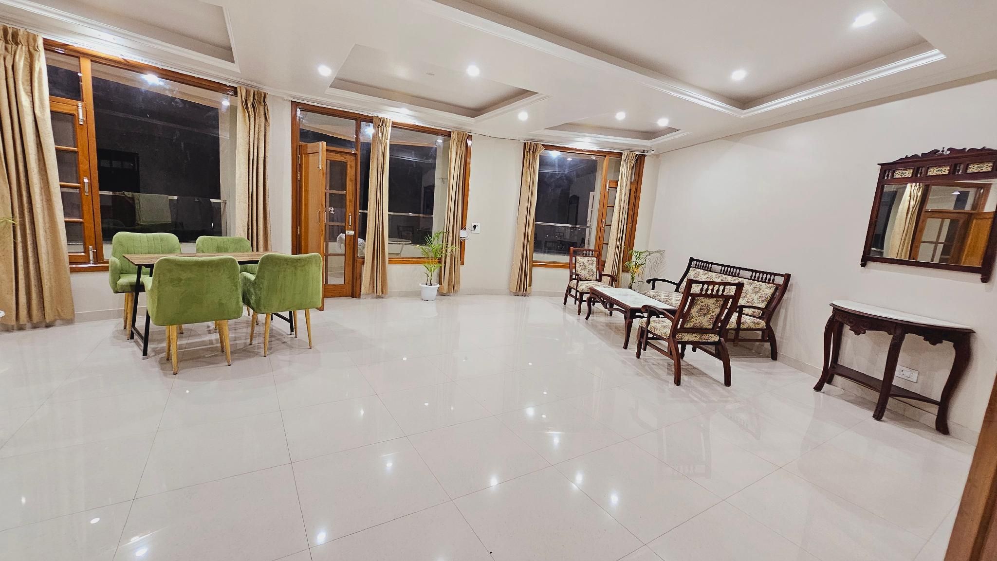 Shared lounge/TV area