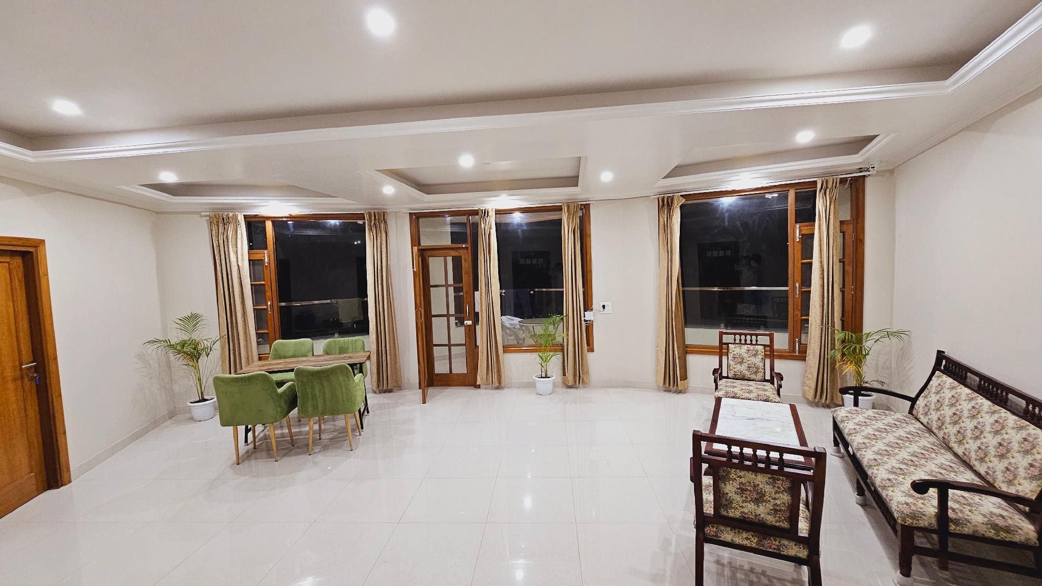 Shared lounge/TV area