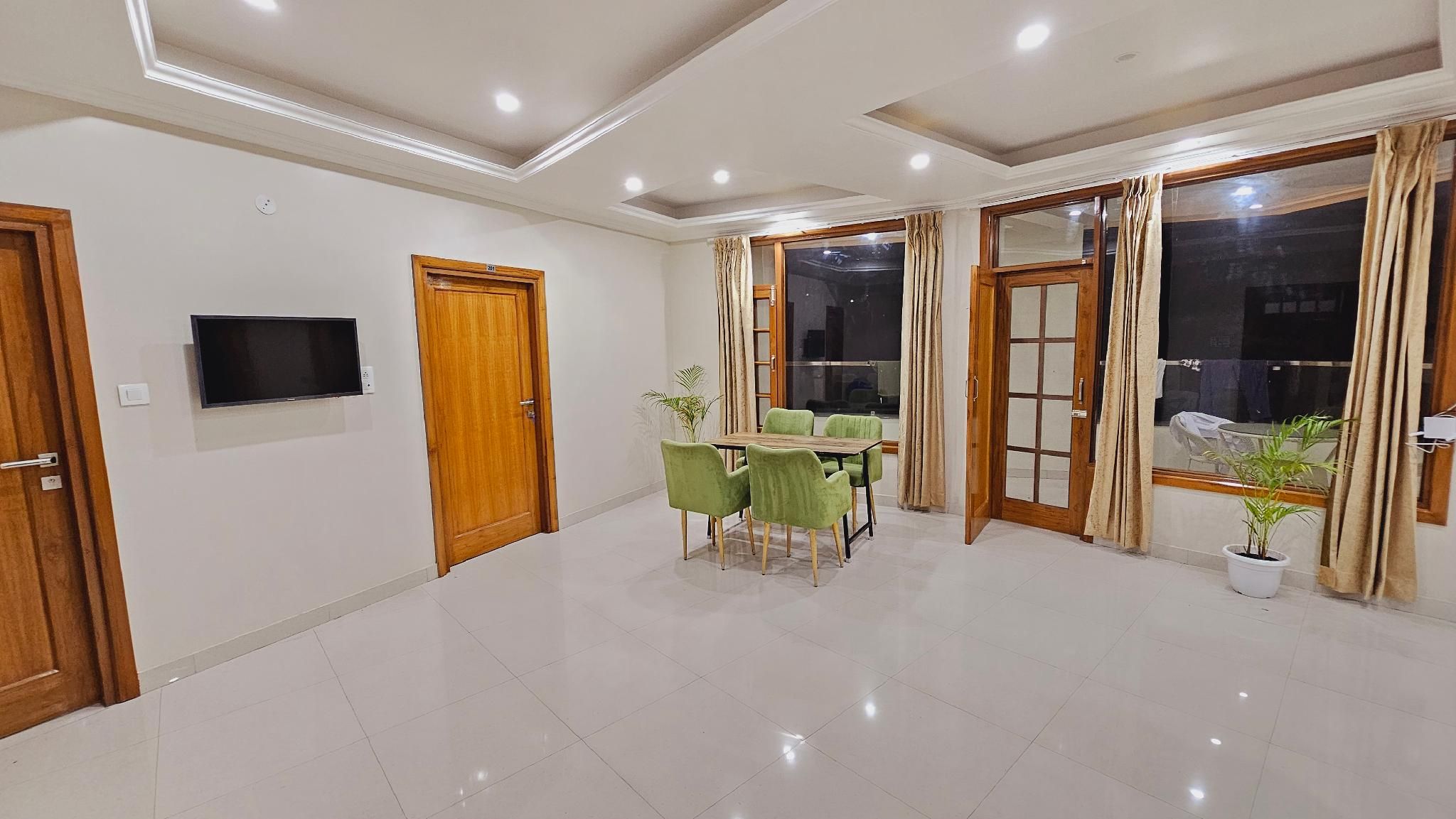 Shared lounge/TV area