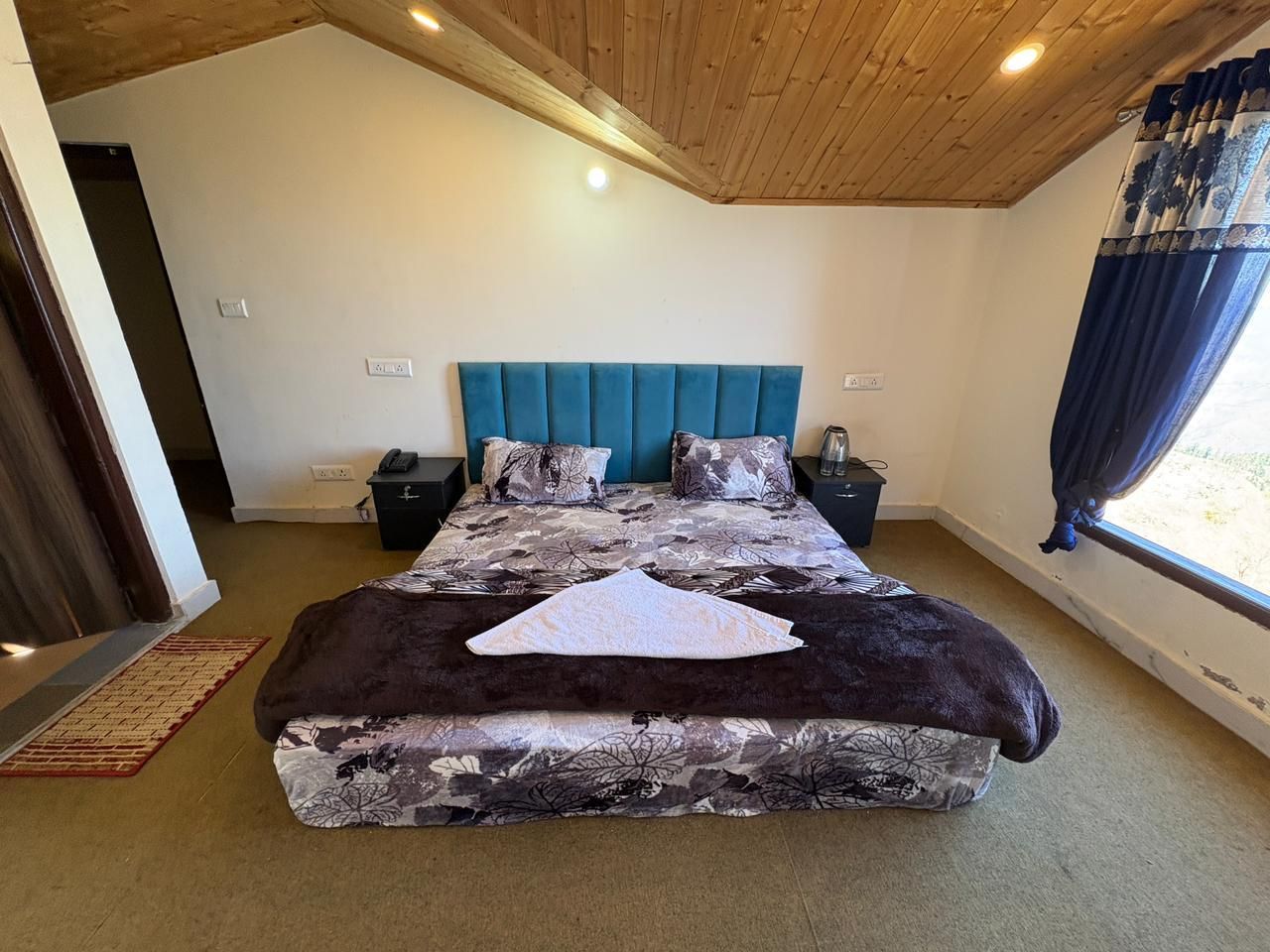 Deluxe Room with Valley View