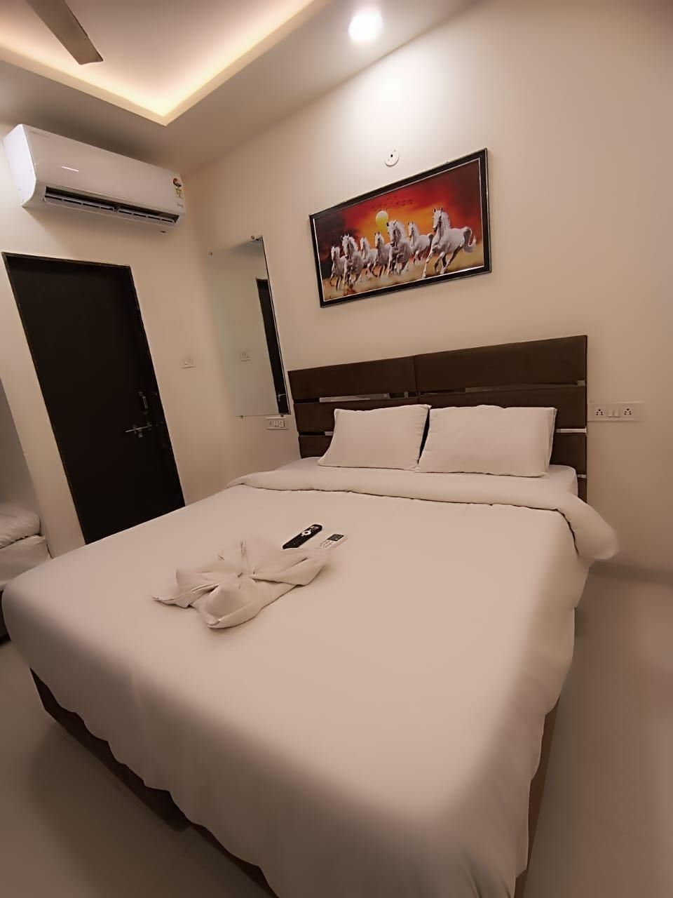 Hotel Kiwi Inn Vijaynagar Scheme 78 Standard Room