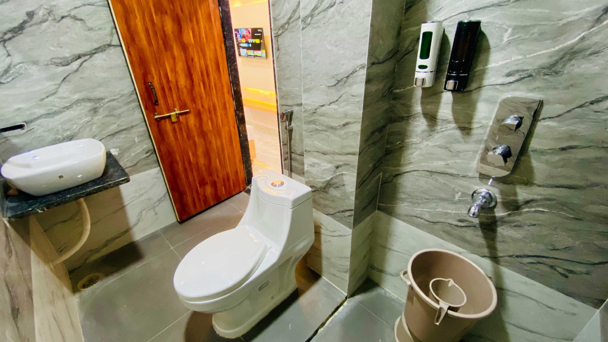 Hotel Suraj Palace Deluxe Room 3