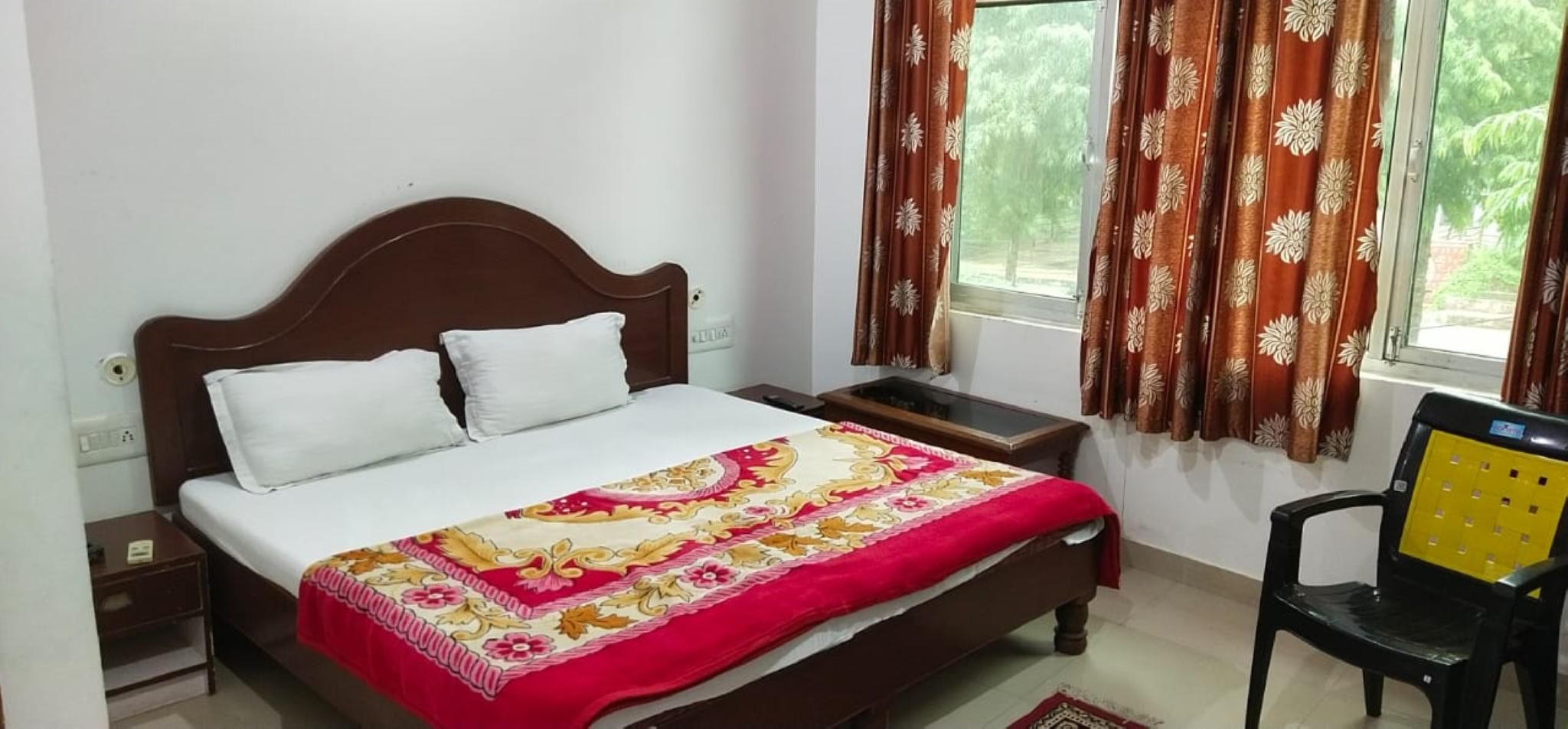 Goroomgo Lotus india Khajuraho Standard Double Room