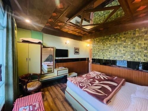 Hotel Kufri Holiday Inn