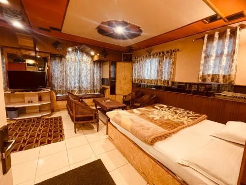 Hotel Kufri Holiday Inn Double Suite 3