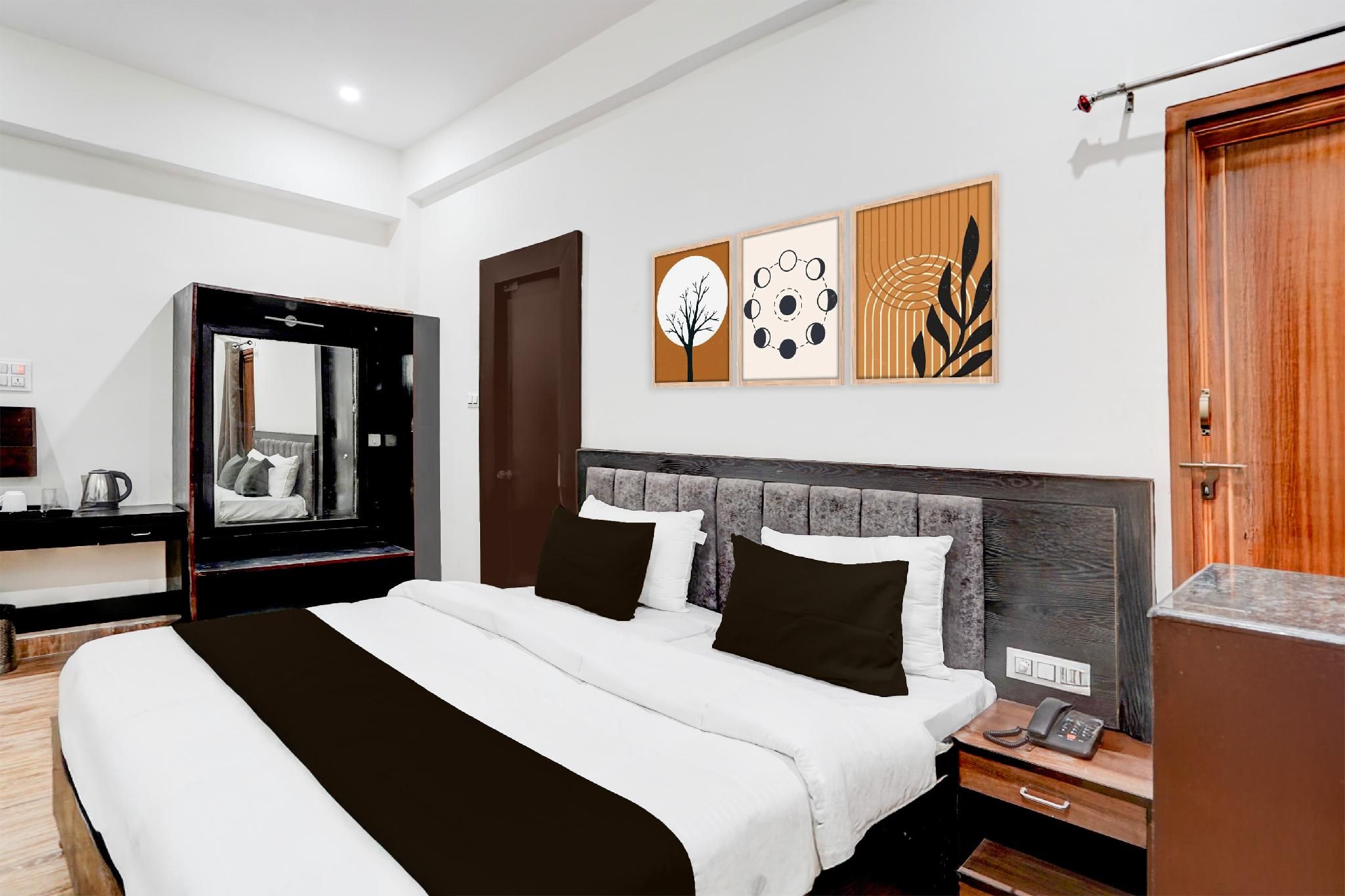 Palette by CheckIn Sarnath Temple Classic Triple Room 2