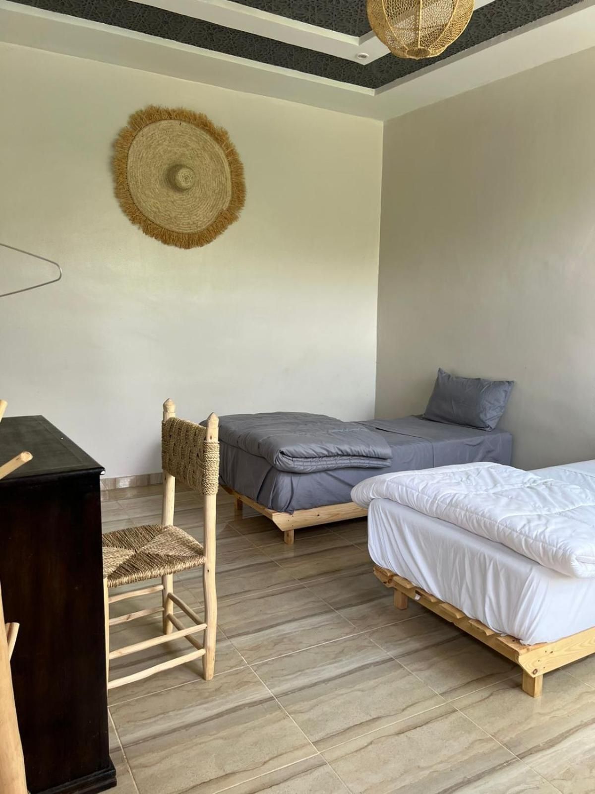 Chambre d'hotes dans luxueuse villa avec piscine Family Room 2