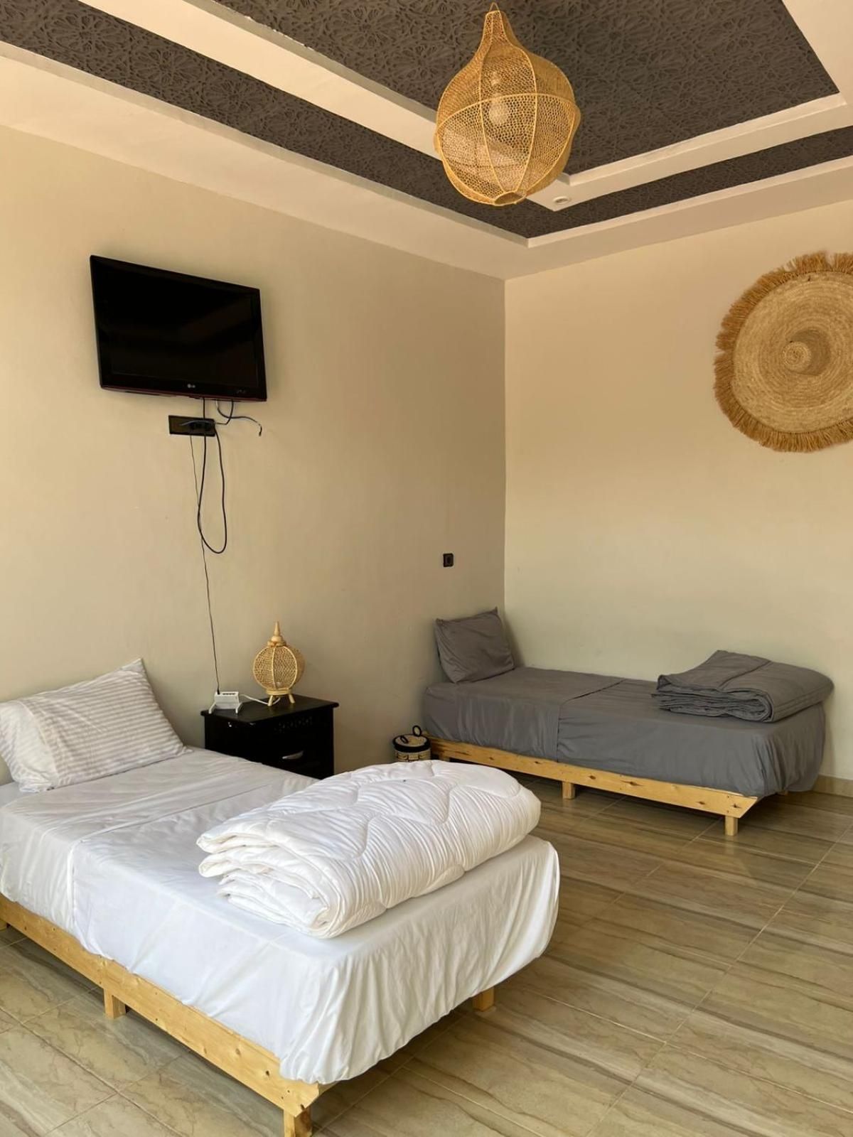 Chambre d'hotes dans luxueuse villa avec piscine Family Room