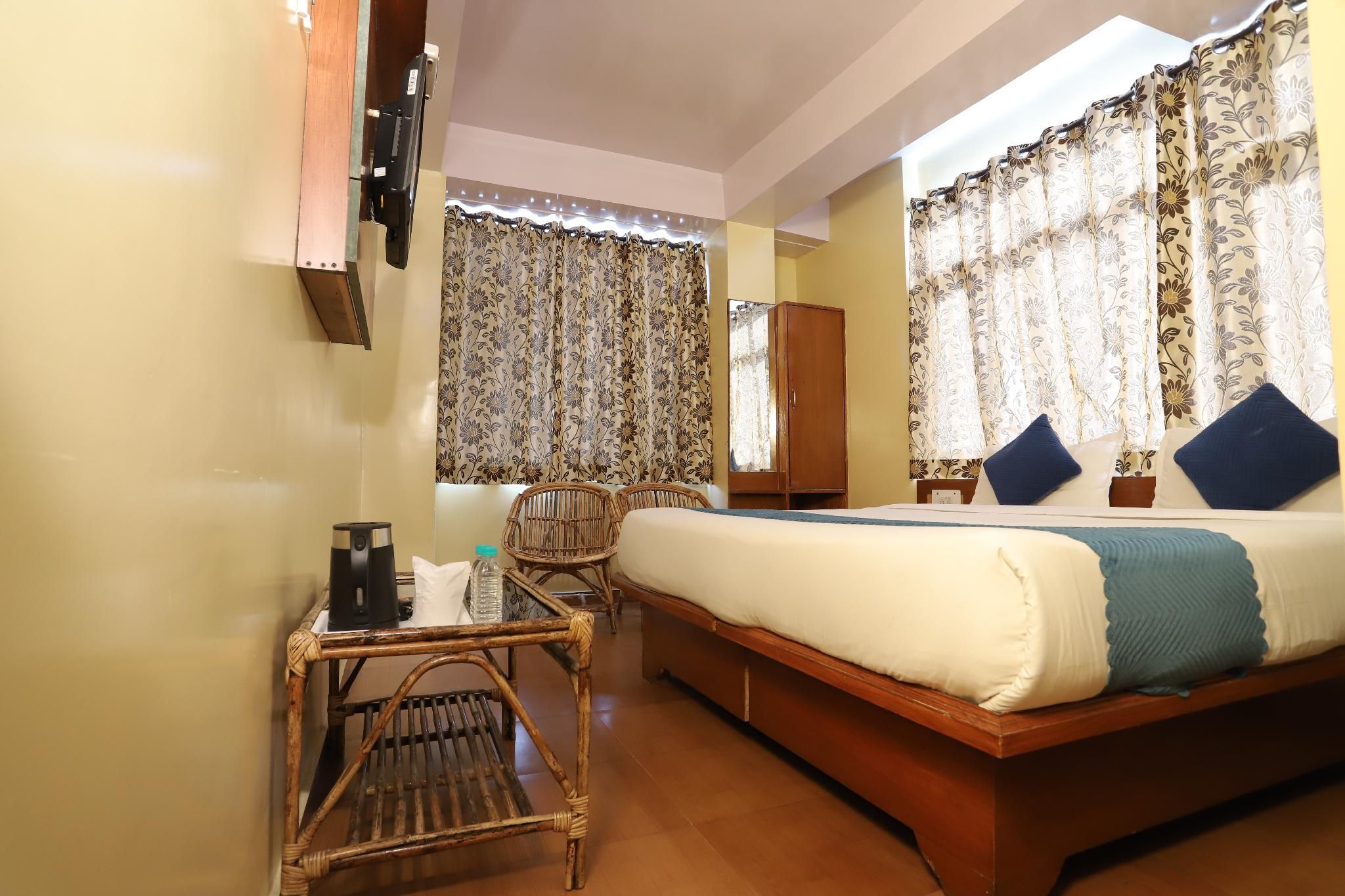 Harmony Sentiments Shimla (The Mall Road) Valley View Classic Room 2