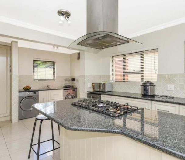 Boetie & Sons Sandton Stay