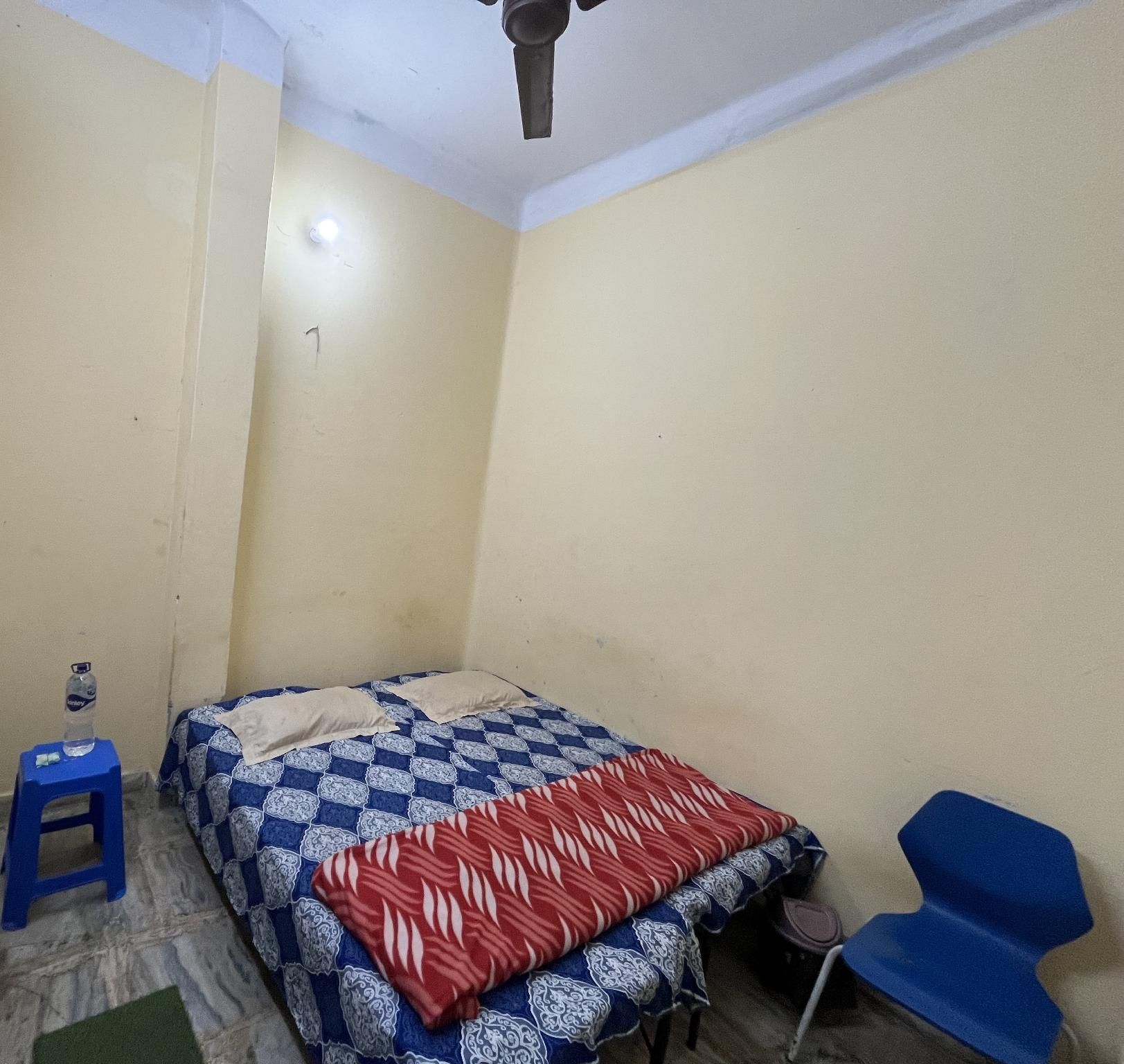 Twin Bedroom with Window