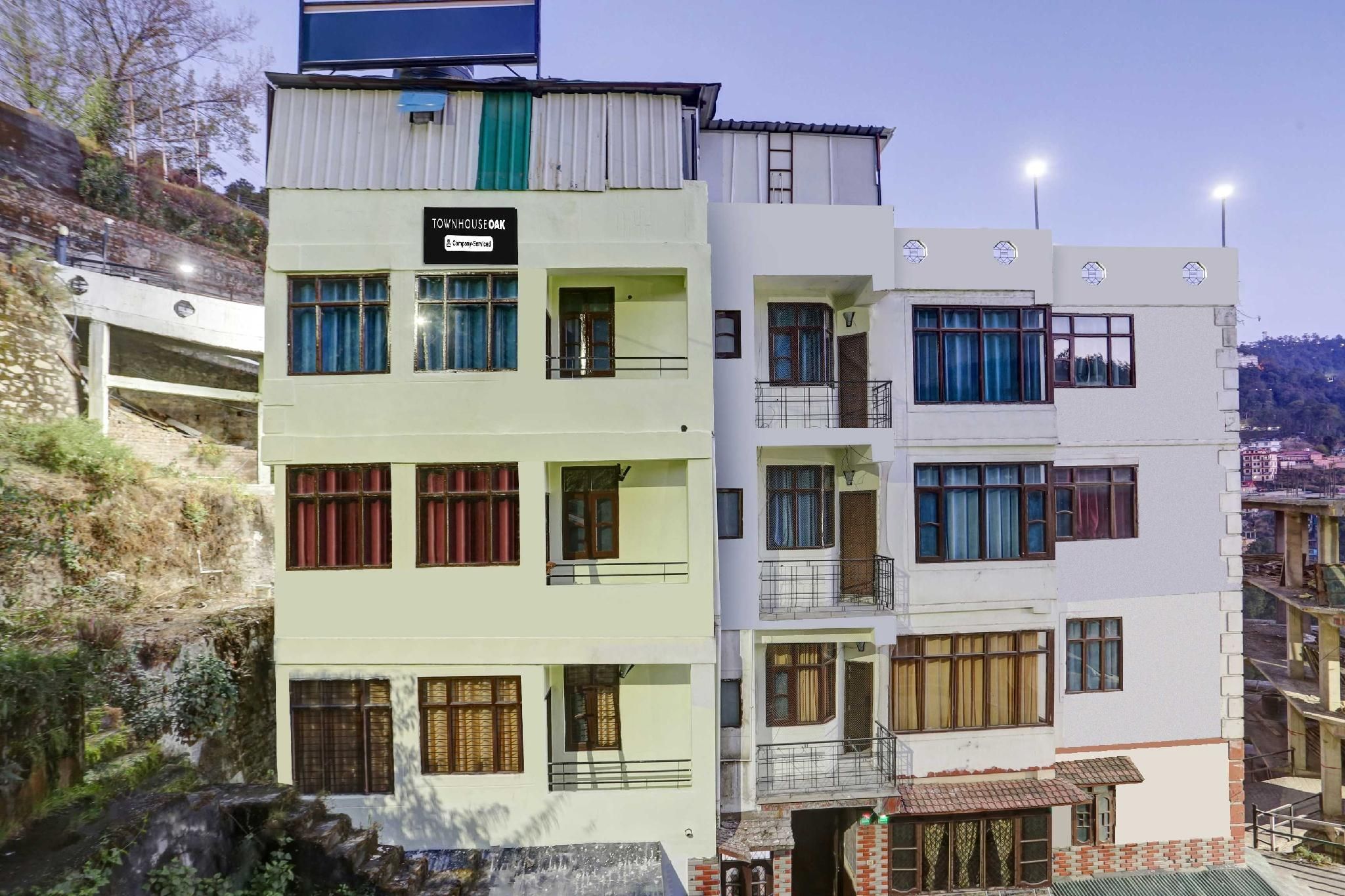Townhouse Oak Kachighati ISBT Shimla