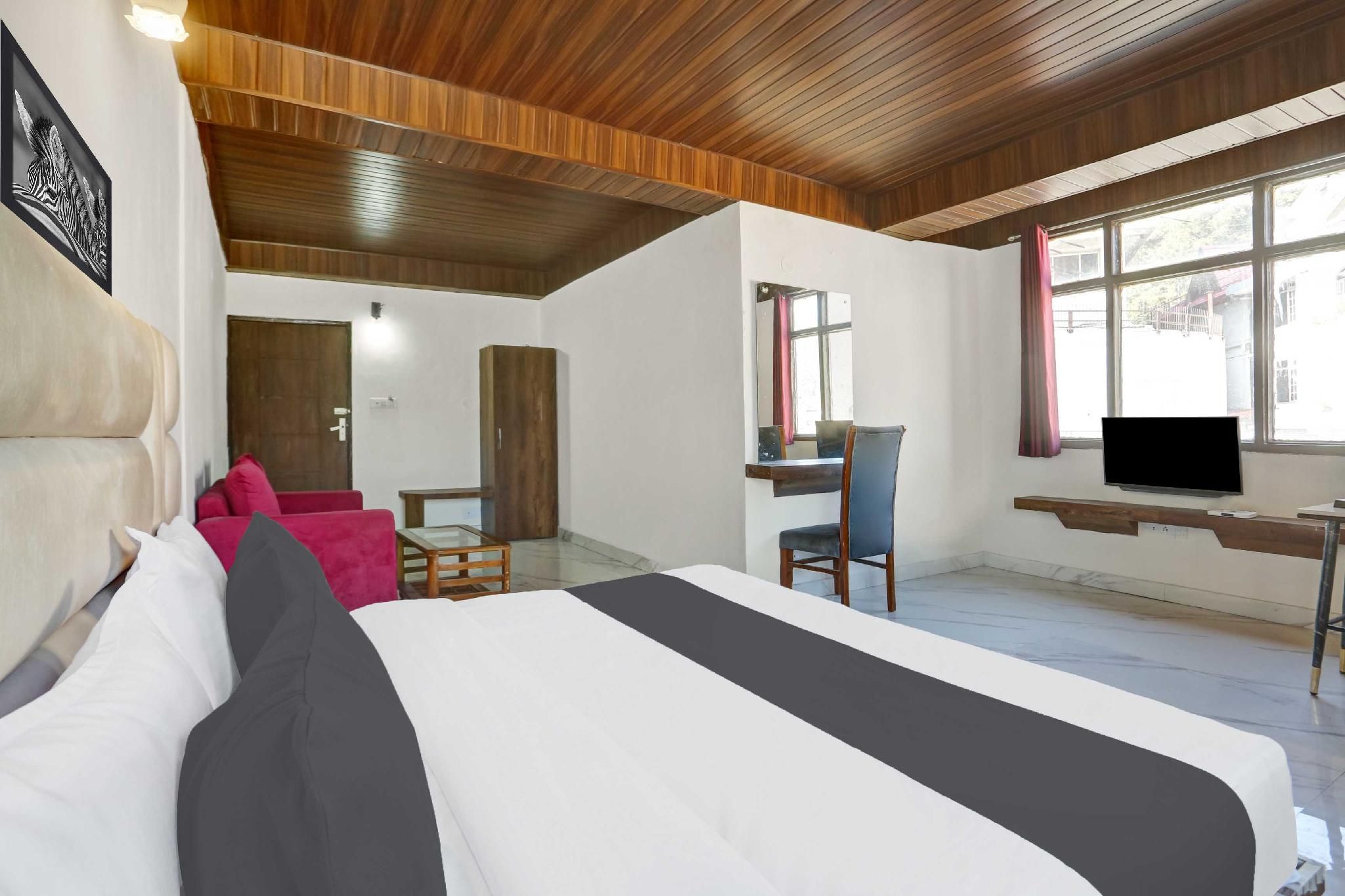 Townhouse Oak Kachighati ISBT Shimla Classic Triple Room 2